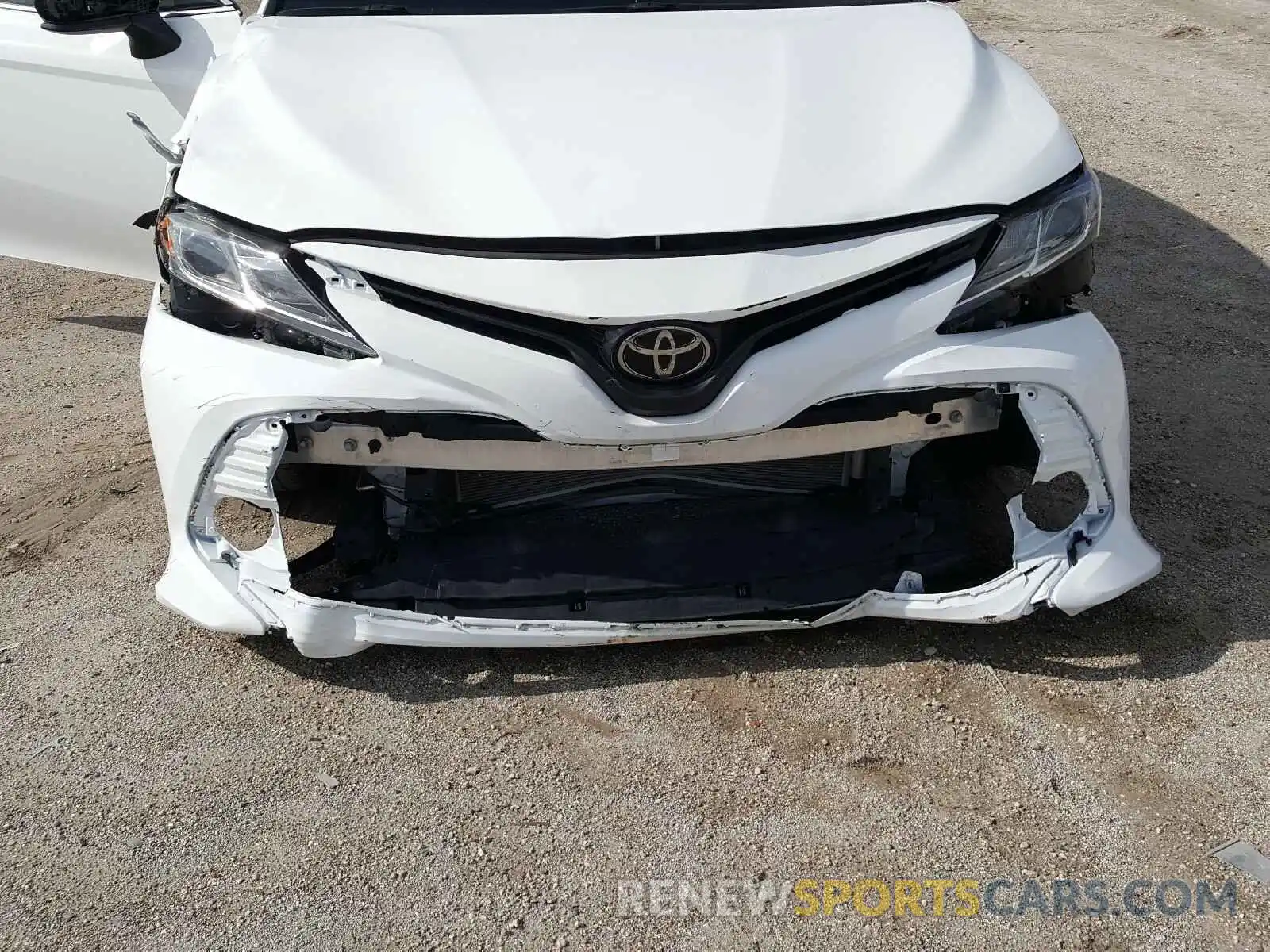 9 Photograph of a damaged car 4T1B11HK2KU186620 TOYOTA CAMRY 2019