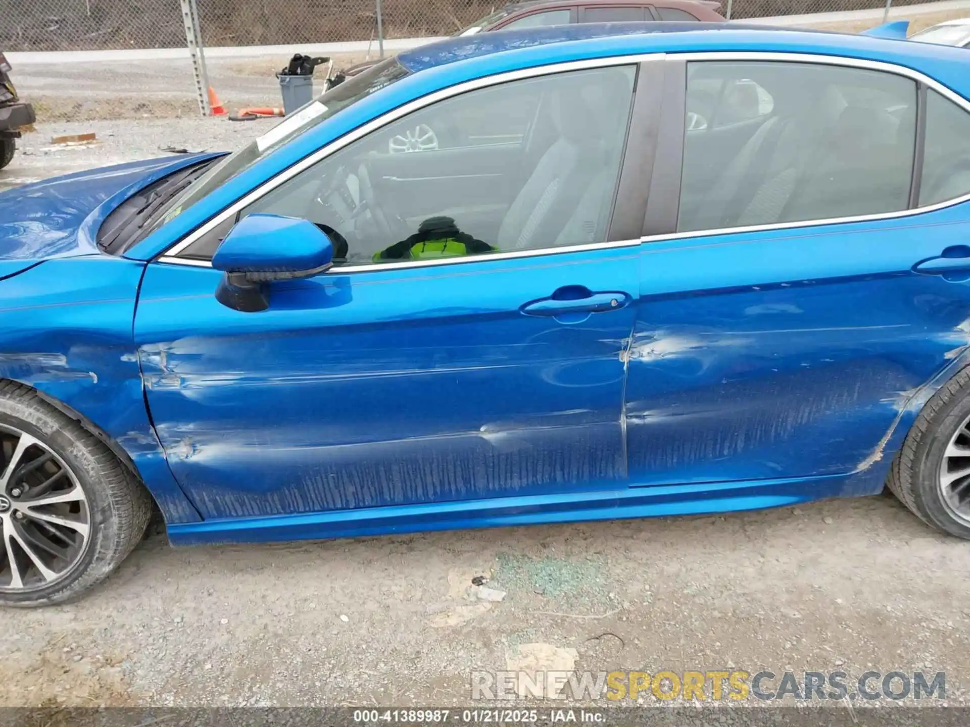 18 Photograph of a damaged car 4T1B11HK2KU186780 TOYOTA CAMRY 2019