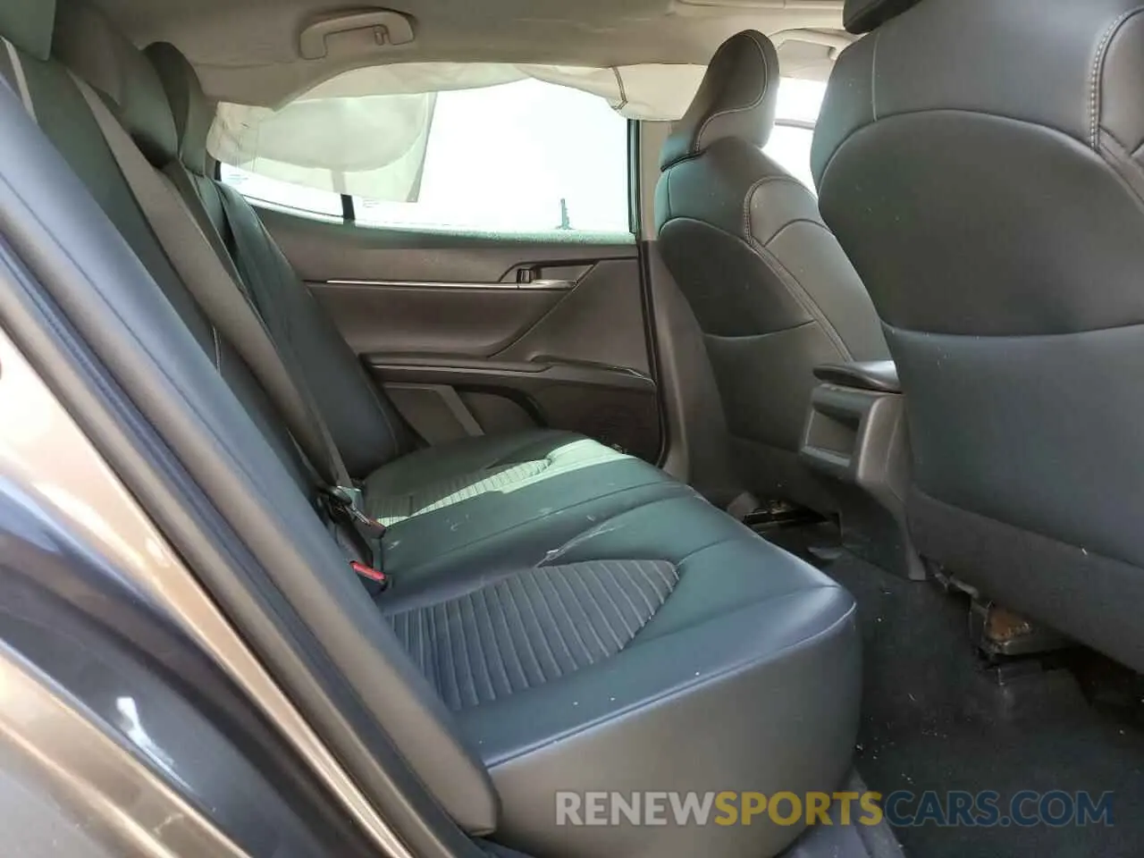 10 Photograph of a damaged car 4T1B11HK2KU187413 TOYOTA CAMRY 2019