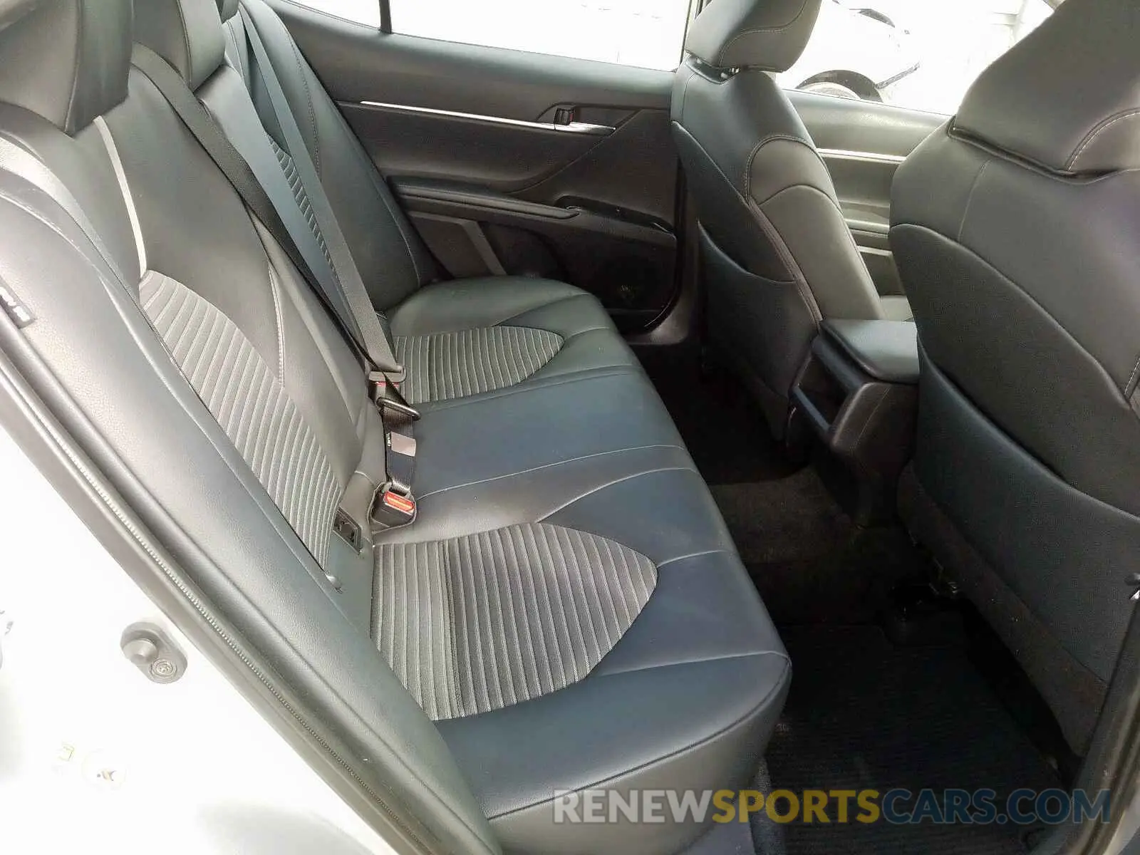 6 Photograph of a damaged car 4T1B11HK2KU204887 TOYOTA CAMRY 2019