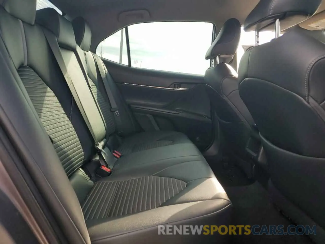10 Photograph of a damaged car 4T1B11HK2KU218143 TOYOTA CAMRY 2019