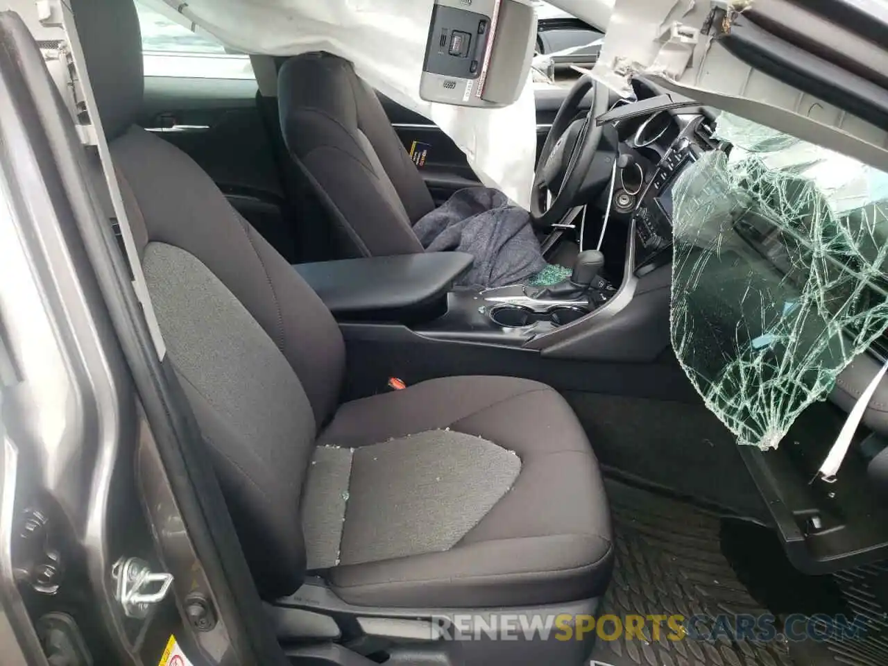 5 Photograph of a damaged car 4T1B11HK2KU219955 TOYOTA CAMRY 2019