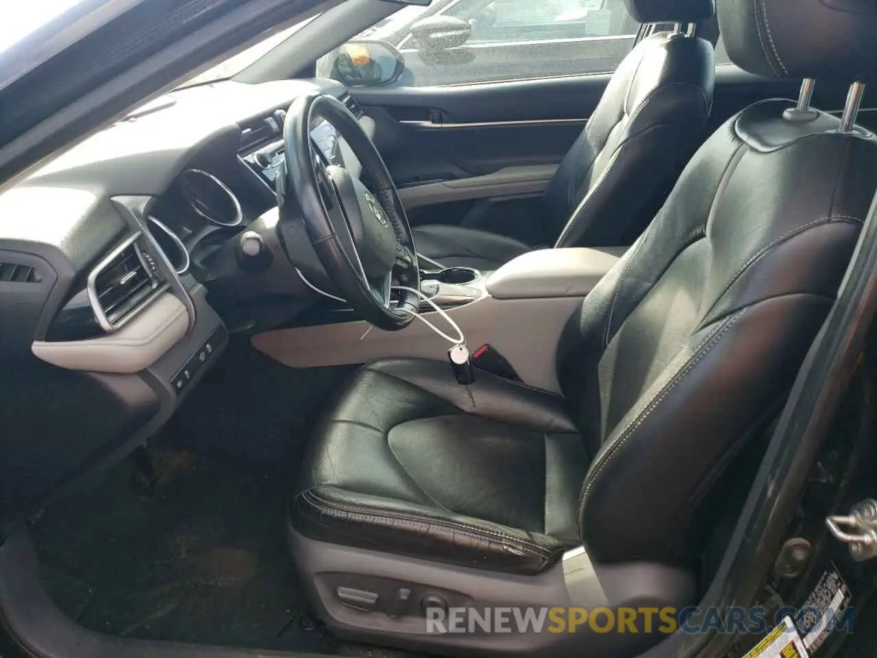 7 Photograph of a damaged car 4T1B11HK2KU222161 TOYOTA CAMRY 2019