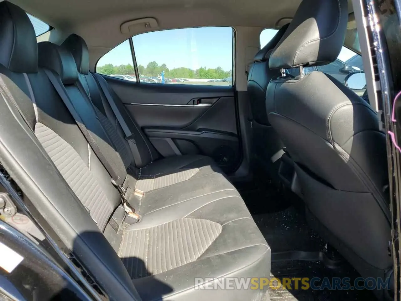 10 Photograph of a damaged car 4T1B11HK2KU227134 TOYOTA CAMRY 2019