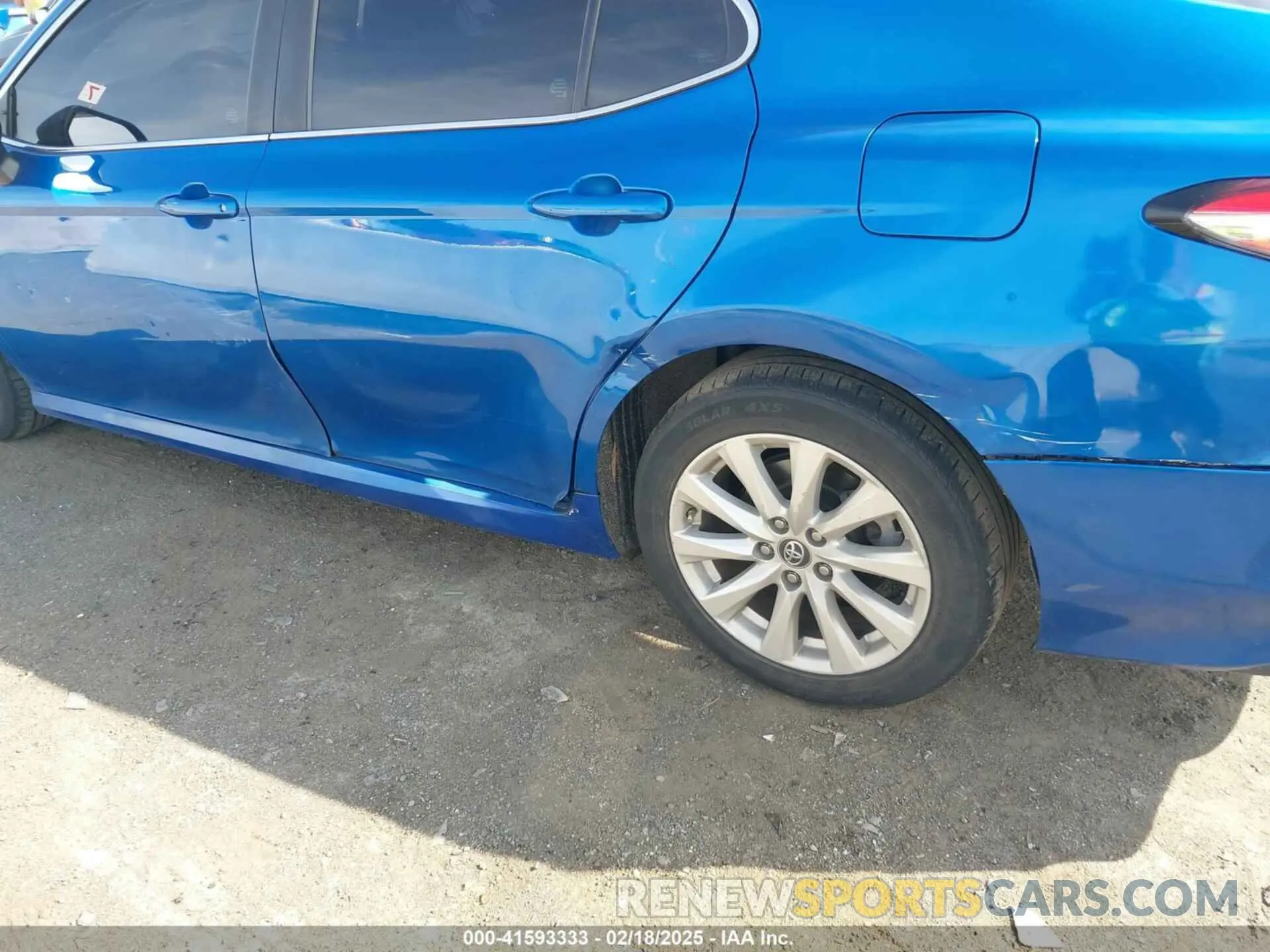 17 Photograph of a damaged car 4T1B11HK2KU229031 TOYOTA CAMRY 2019