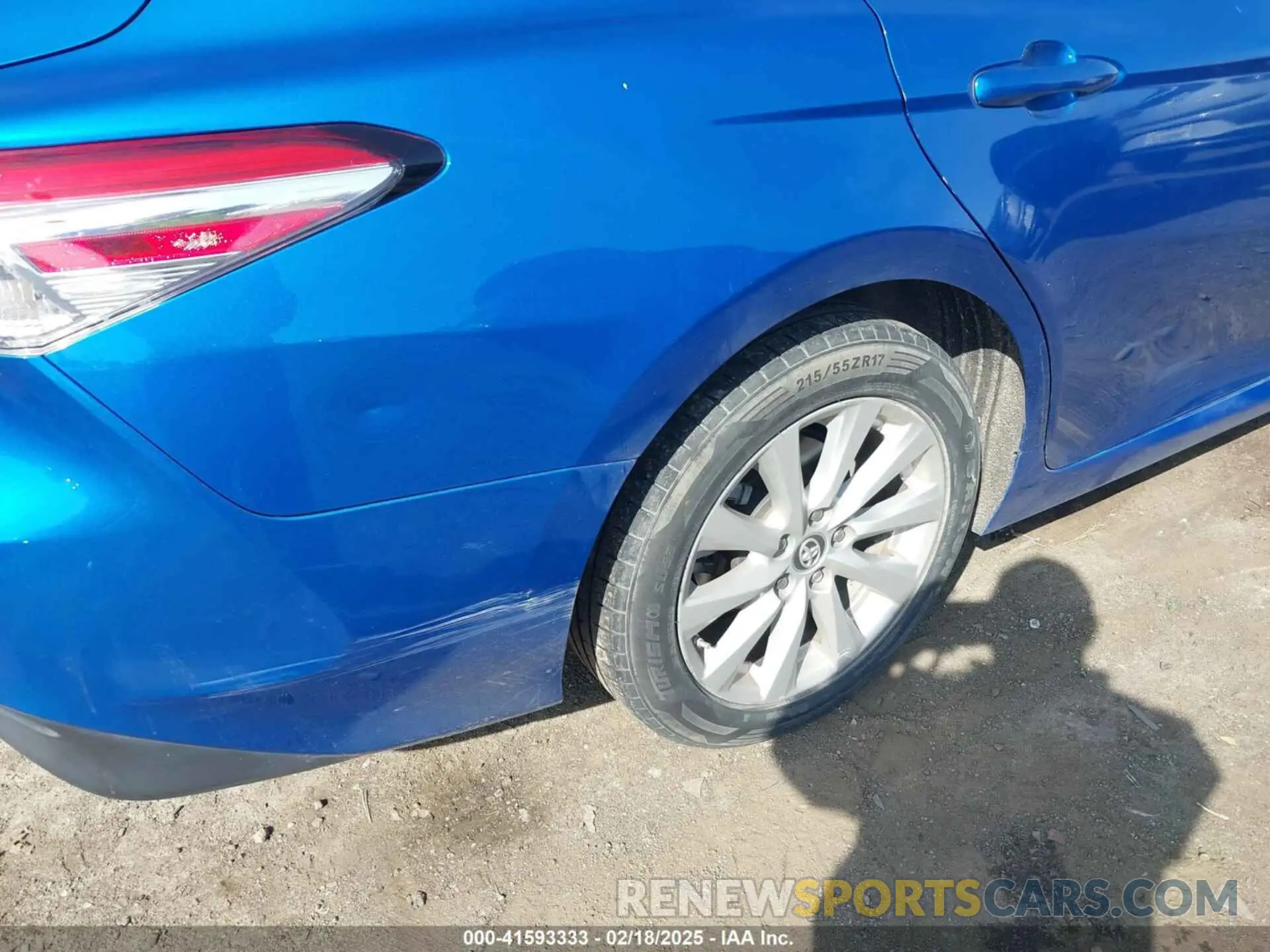 18 Photograph of a damaged car 4T1B11HK2KU229031 TOYOTA CAMRY 2019
