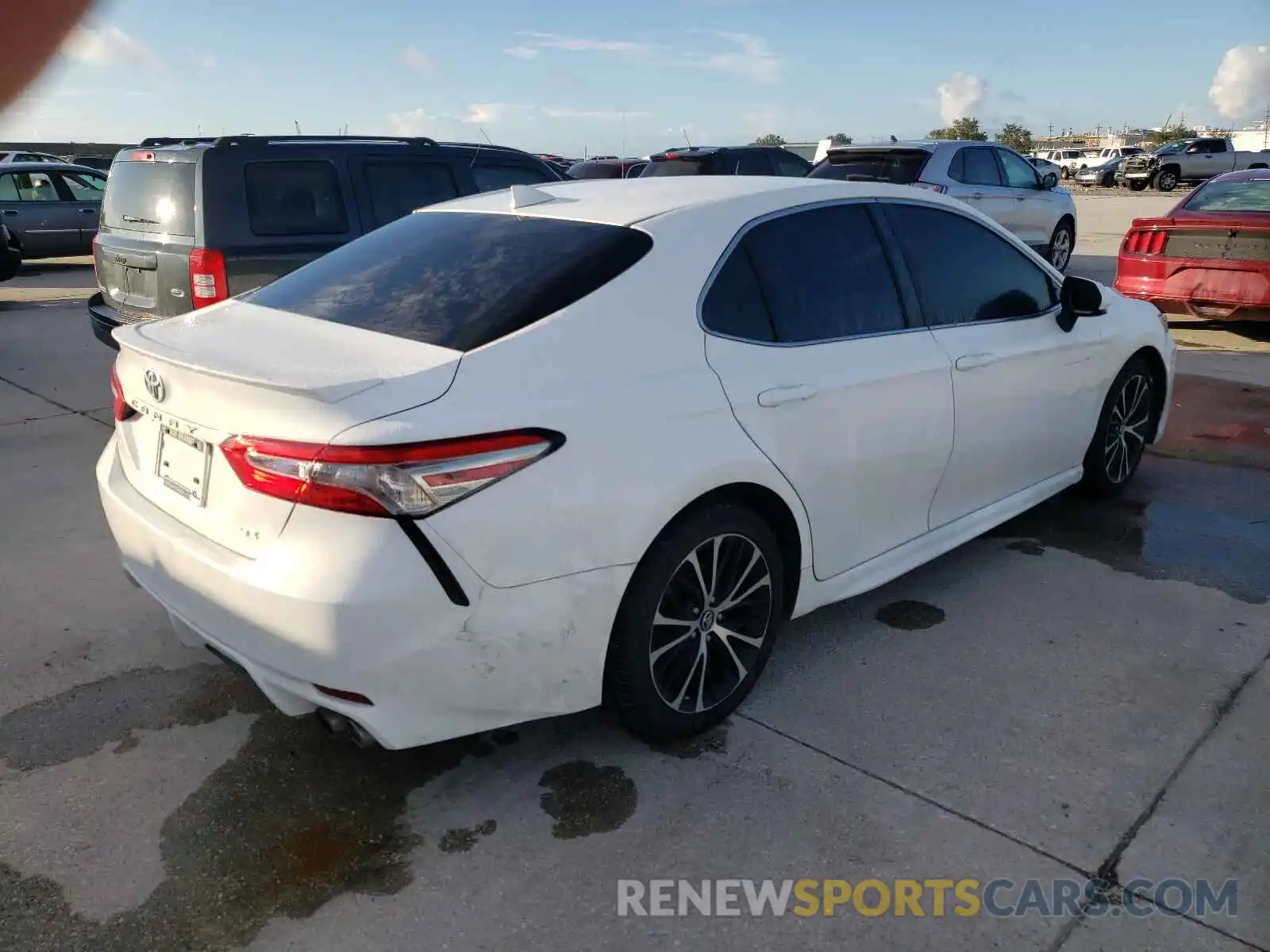 4 Photograph of a damaged car 4T1B11HK2KU240532 TOYOTA CAMRY 2019