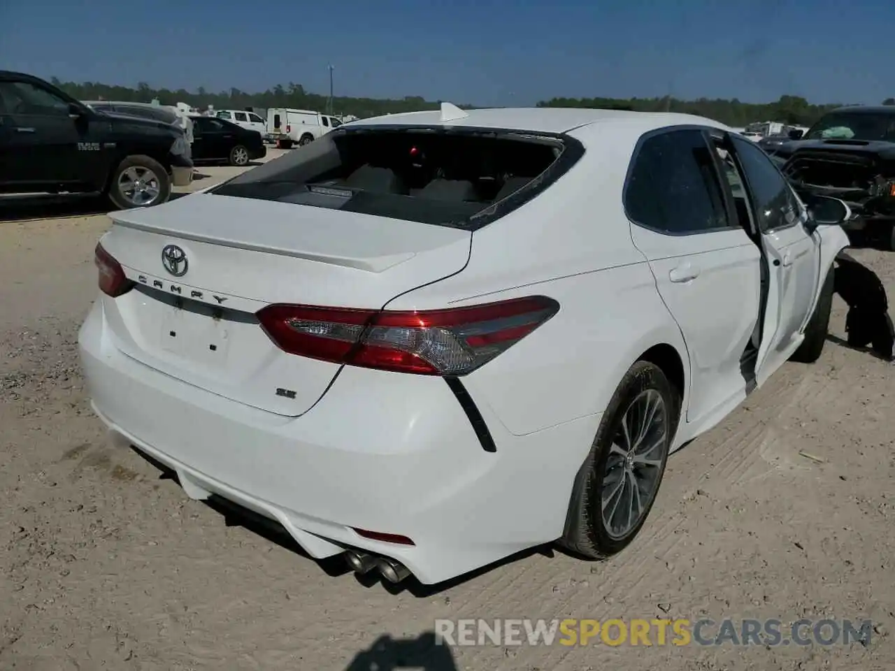 4 Photograph of a damaged car 4T1B11HK2KU250008 TOYOTA CAMRY 2019