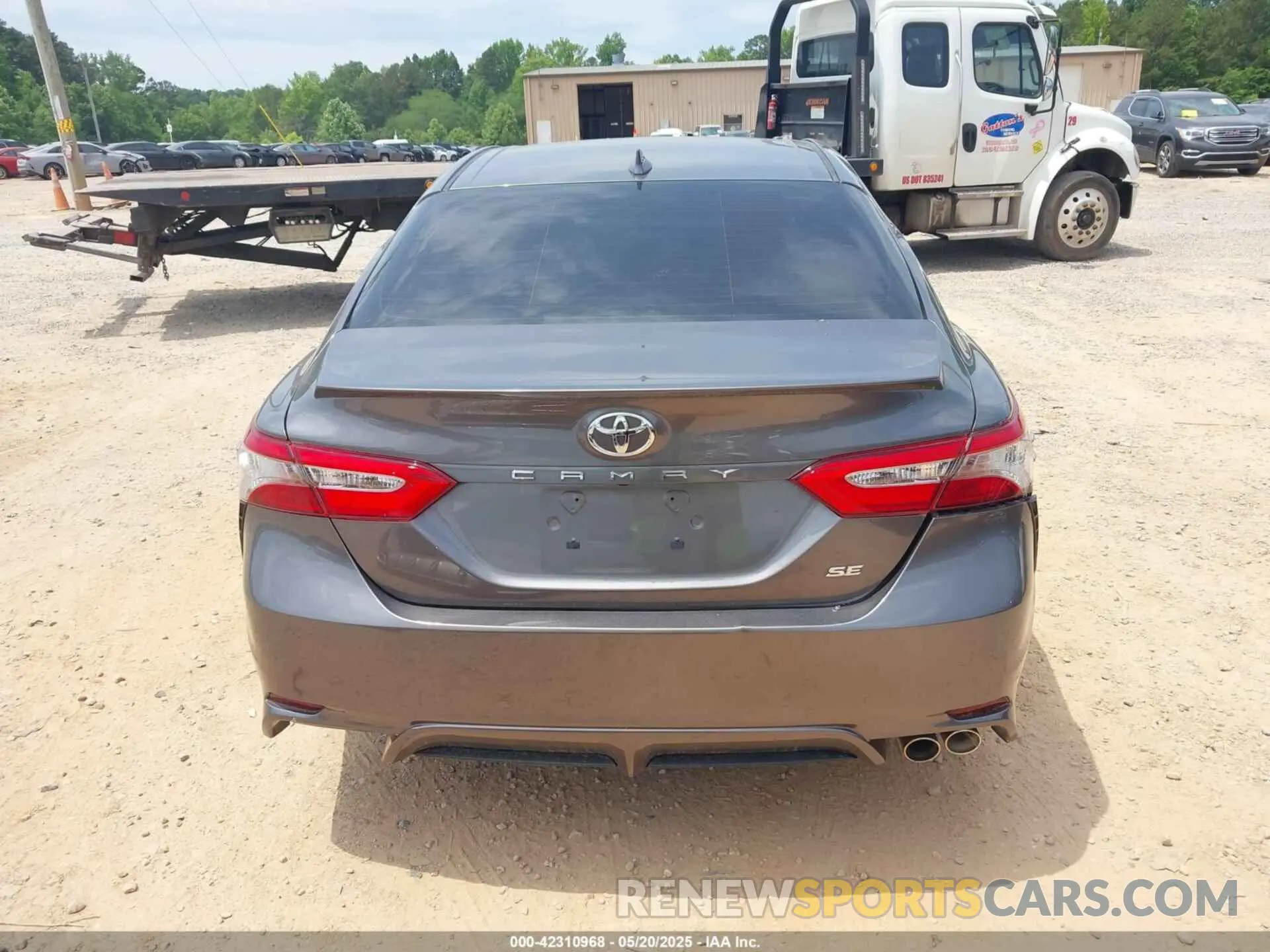 16 Photograph of a damaged car 4T1B11HK2KU250977 TOYOTA CAMRY 2019