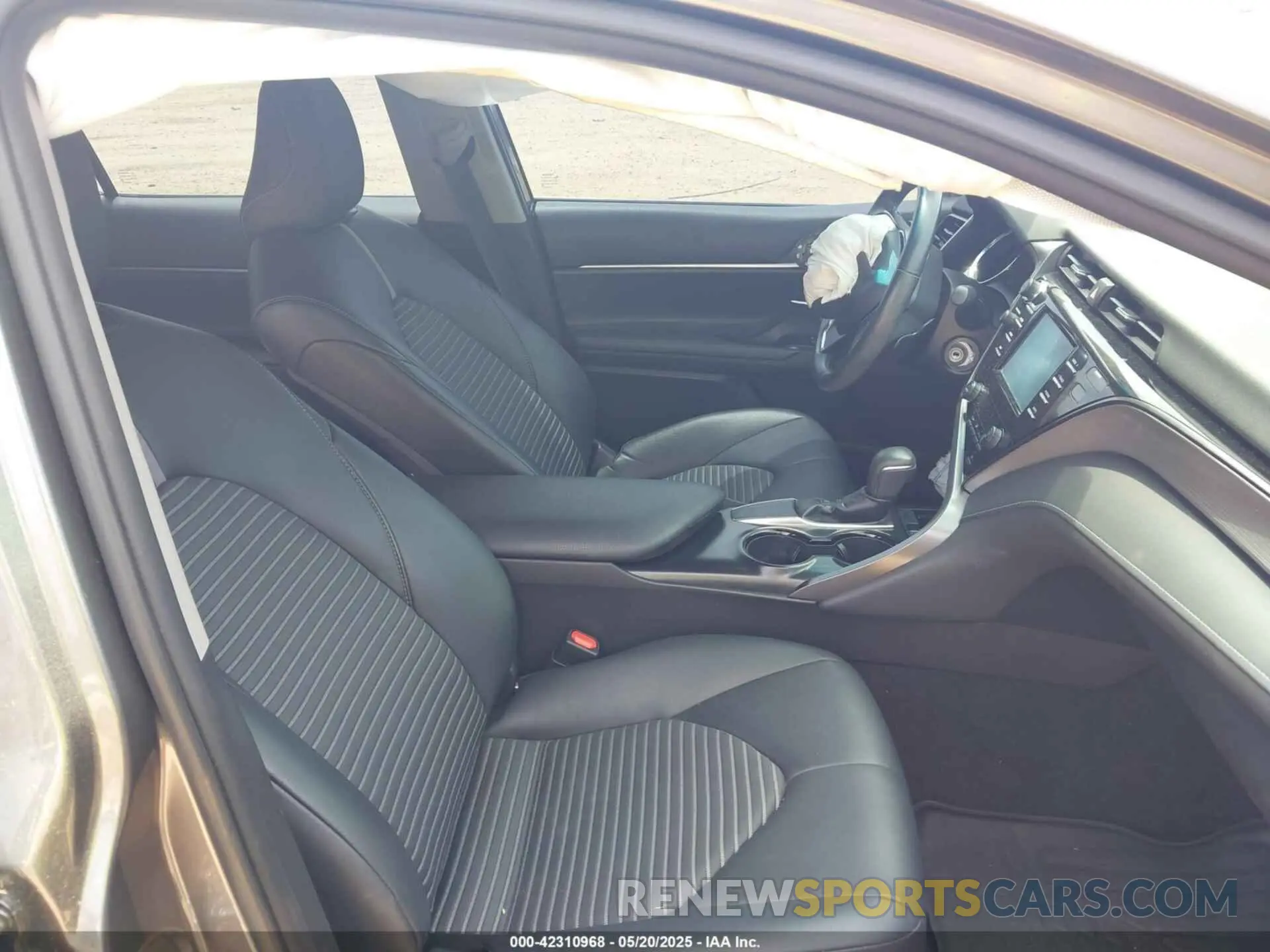 5 Photograph of a damaged car 4T1B11HK2KU250977 TOYOTA CAMRY 2019
