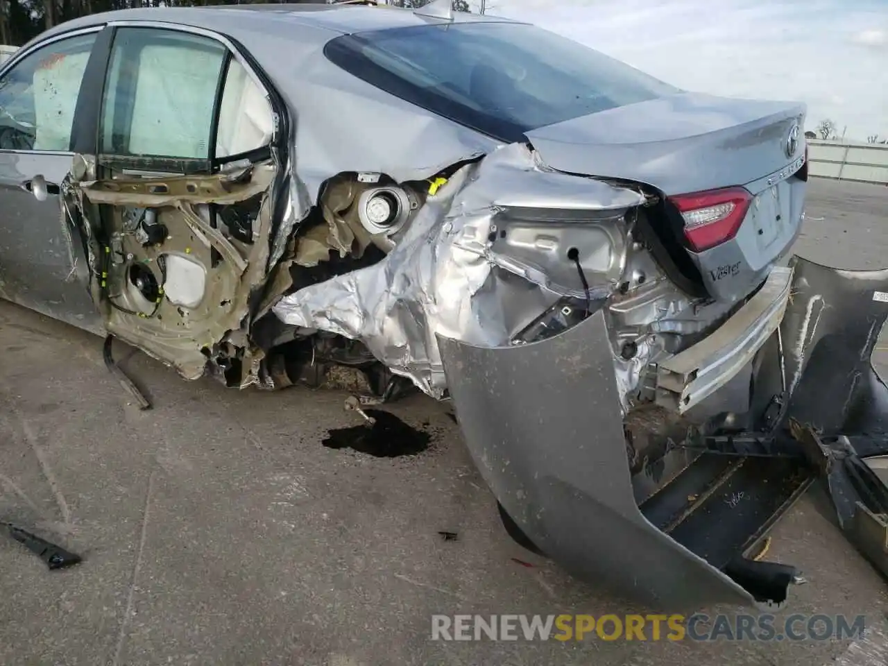 10 Photograph of a damaged car 4T1B11HK2KU252082 TOYOTA CAMRY 2019