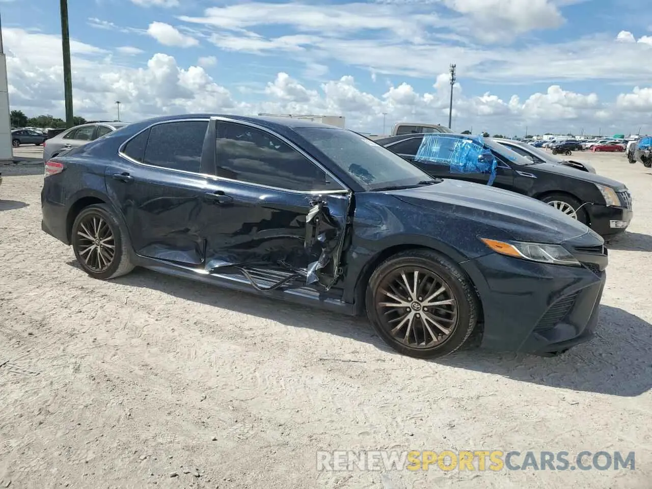 4 Photograph of a damaged car 4T1B11HK2KU252406 TOYOTA CAMRY 2019