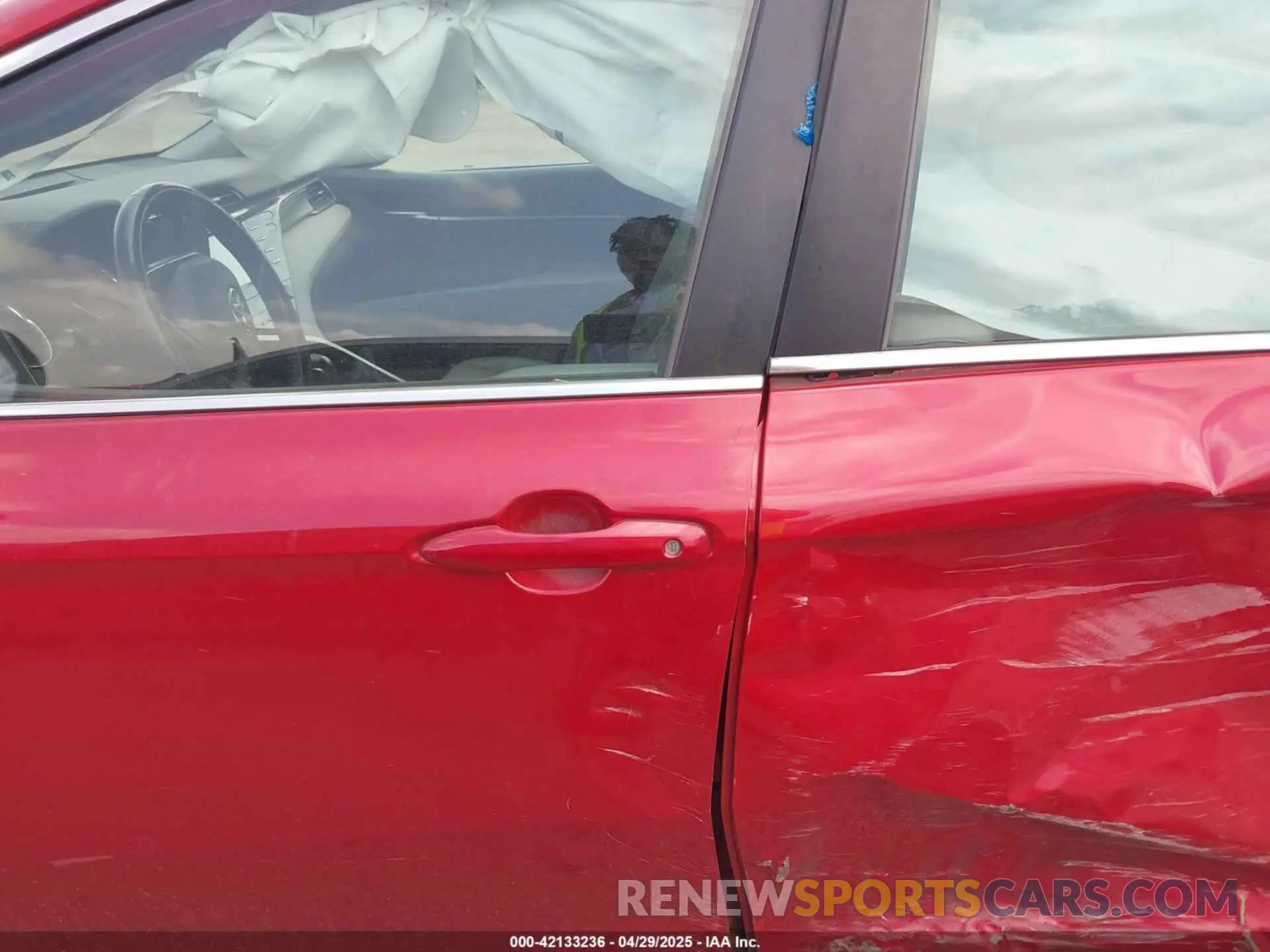 14 Photograph of a damaged car 4T1B11HK2KU258111 TOYOTA CAMRY 2019