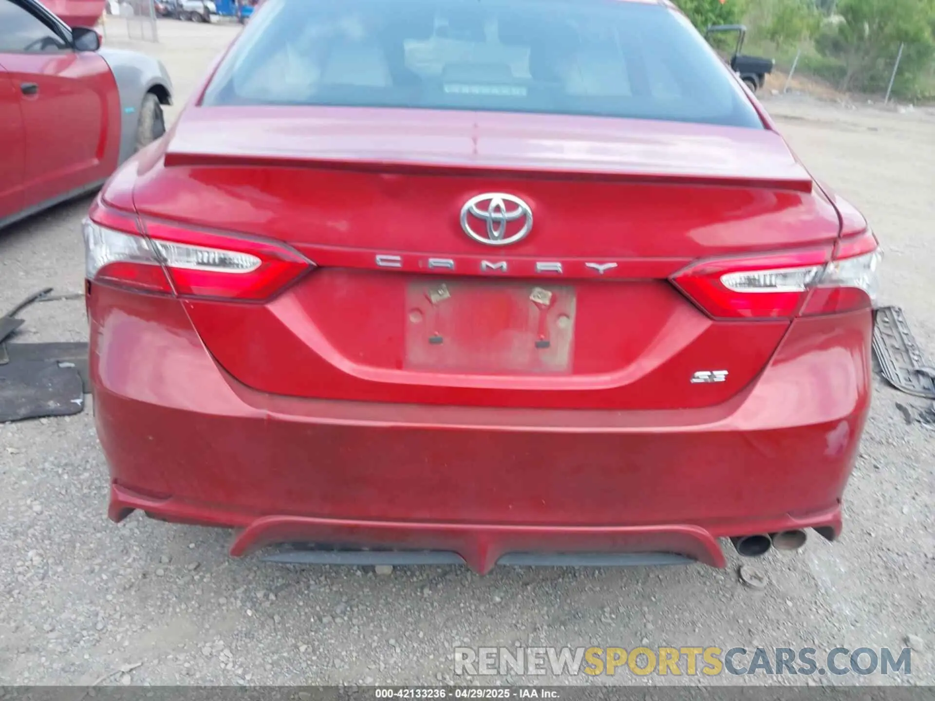 16 Photograph of a damaged car 4T1B11HK2KU258111 TOYOTA CAMRY 2019