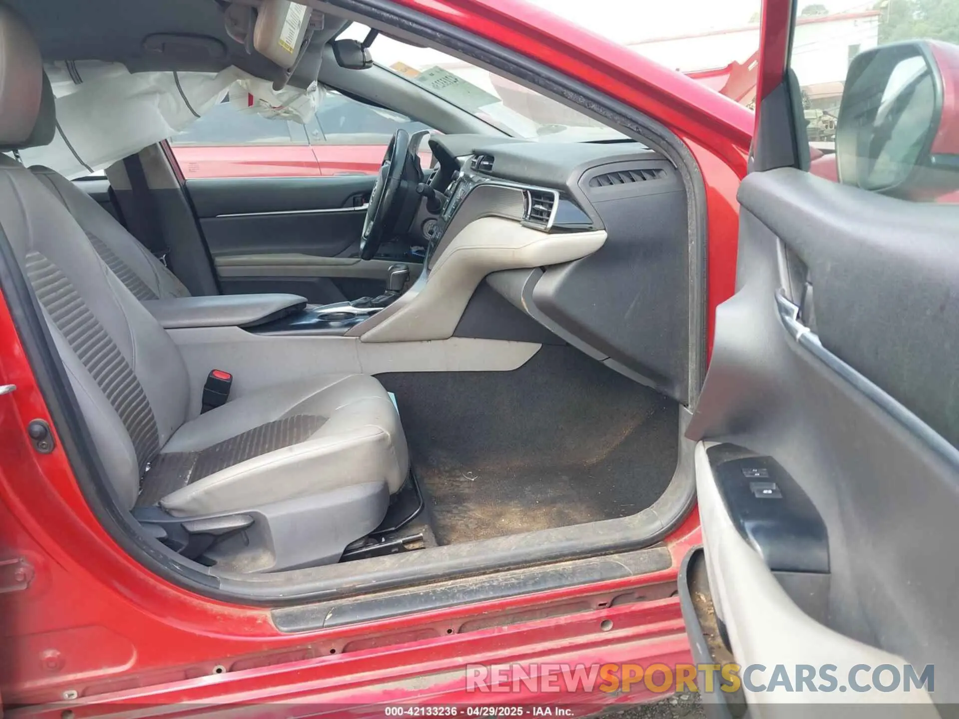 5 Photograph of a damaged car 4T1B11HK2KU258111 TOYOTA CAMRY 2019