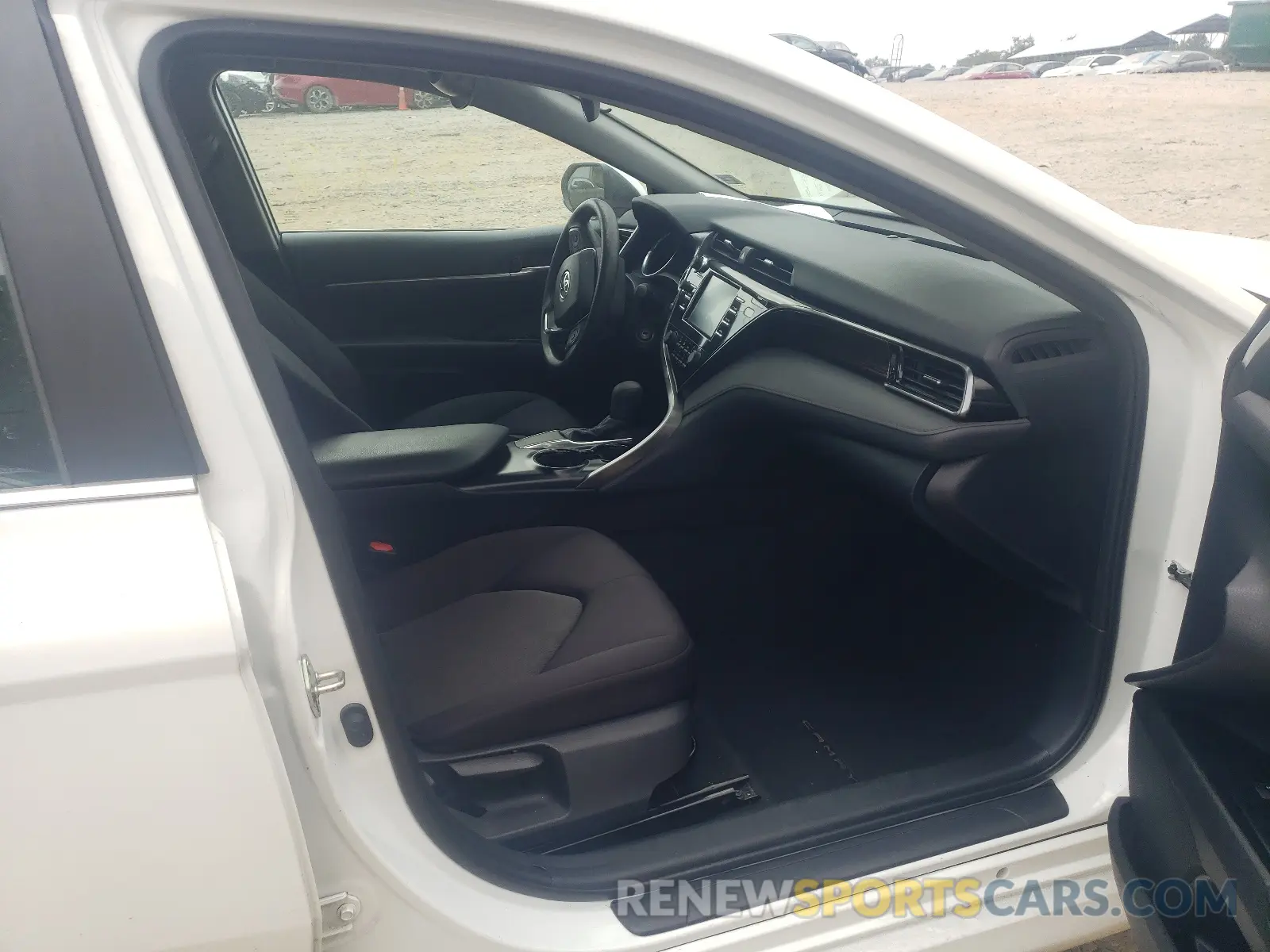 5 Photograph of a damaged car 4T1B11HK2KU258464 TOYOTA CAMRY 2019