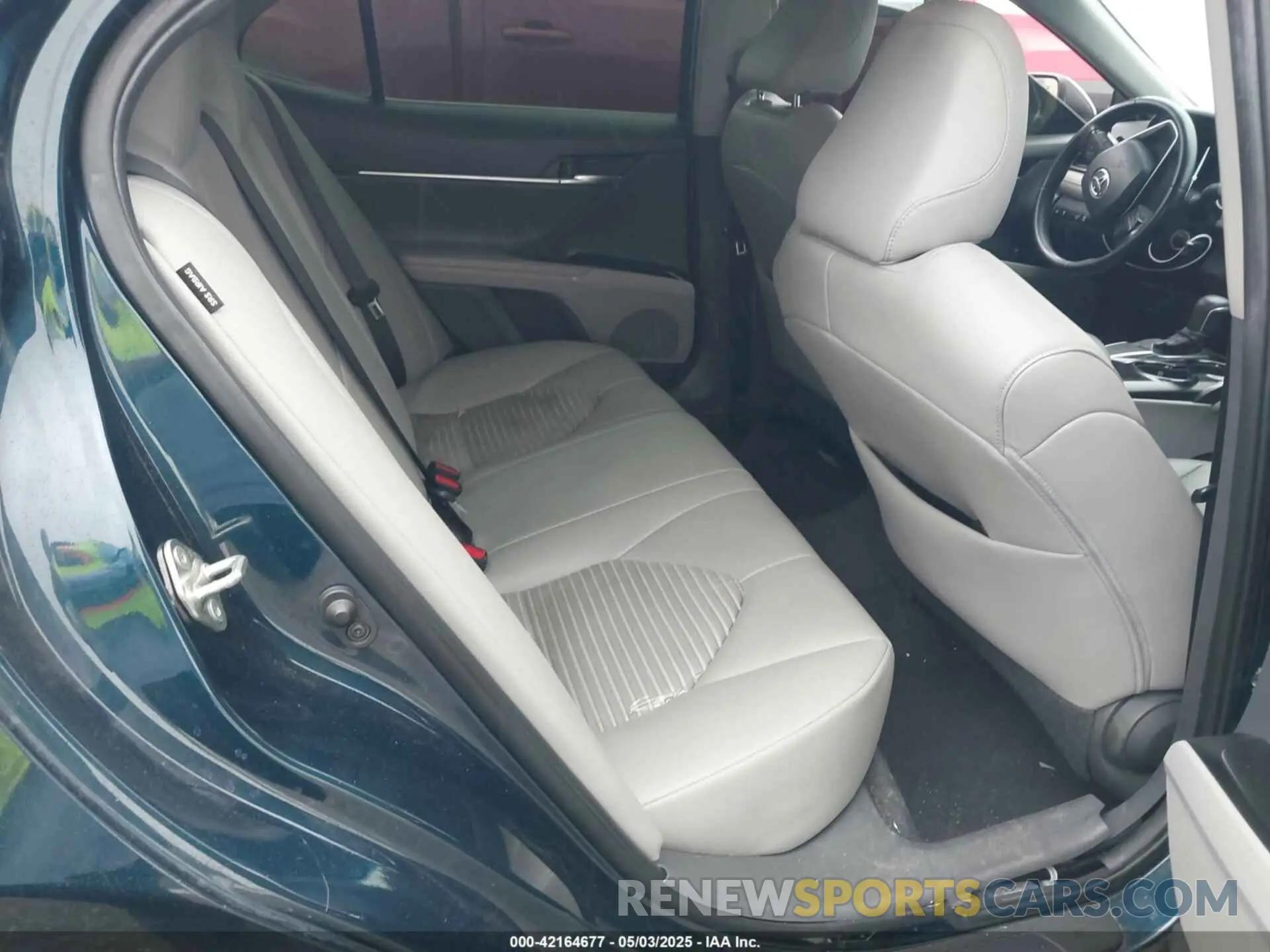 8 Photograph of a damaged car 4T1B11HK2KU263082 TOYOTA CAMRY 2019