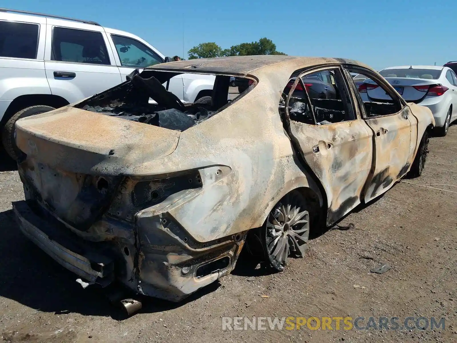 4 Photograph of a damaged car 4T1B11HK2KU269299 TOYOTA CAMRY 2019