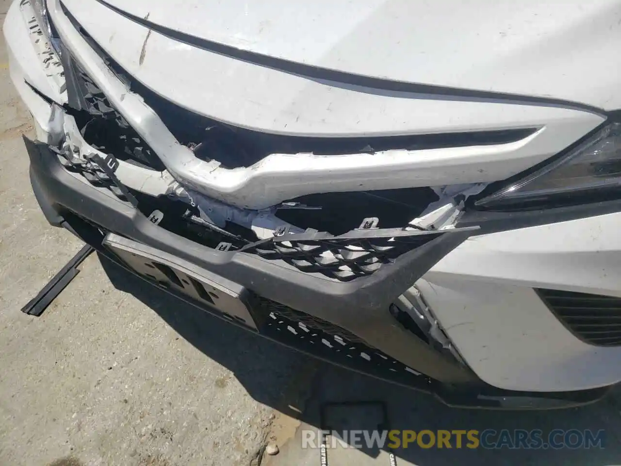 9 Photograph of a damaged car 4T1B11HK2KU272509 TOYOTA CAMRY 2019