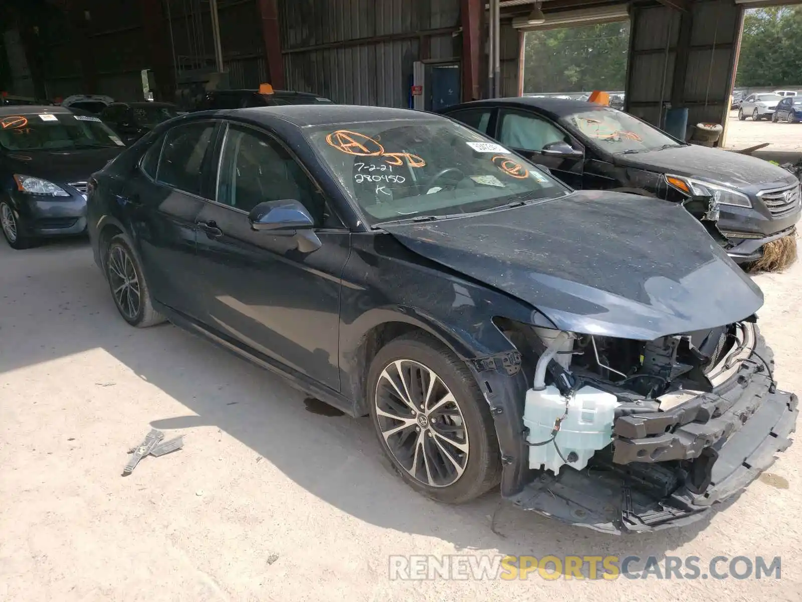 1 Photograph of a damaged car 4T1B11HK2KU280450 TOYOTA CAMRY 2019