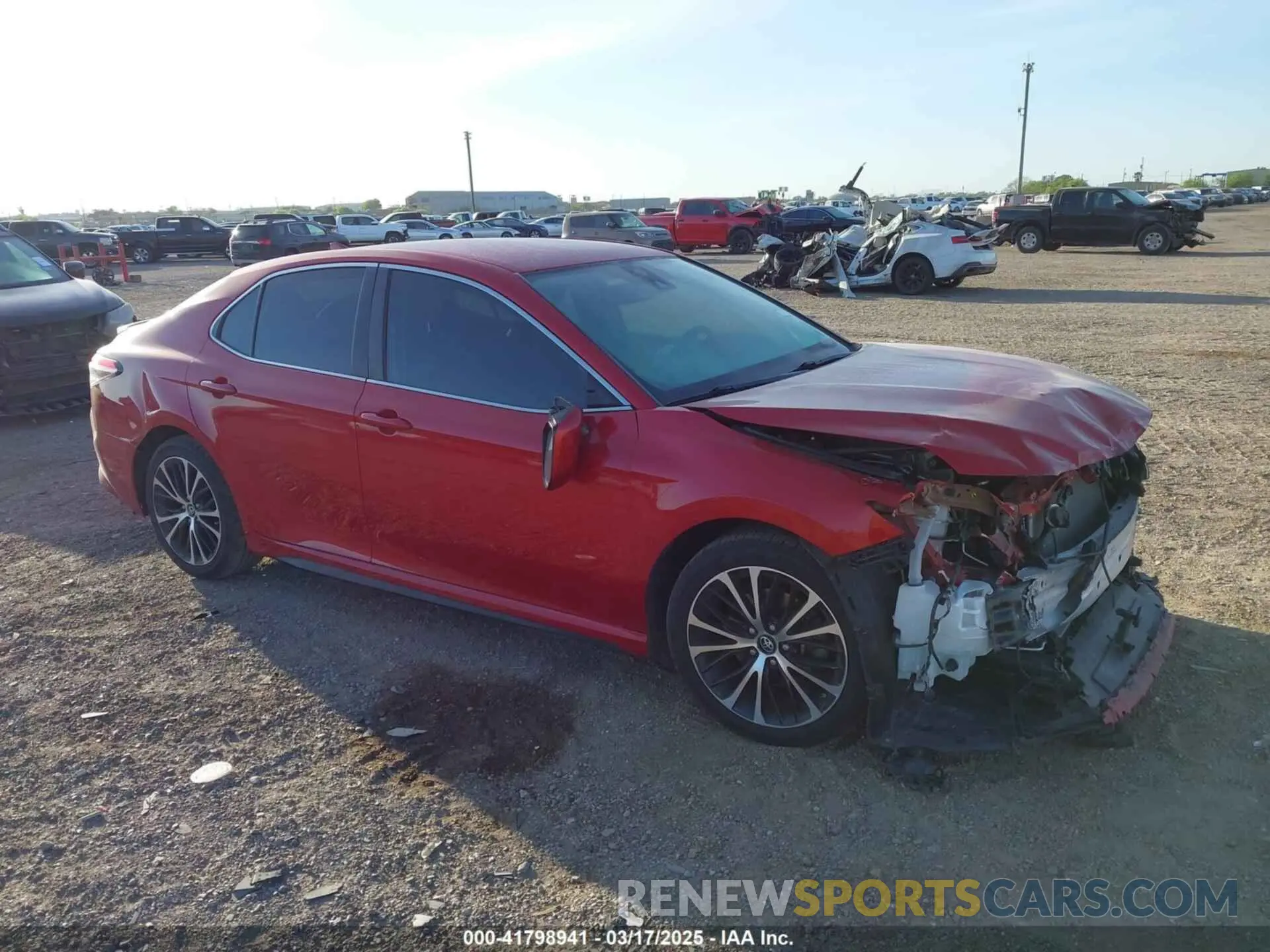 1 Photograph of a damaged car 4T1B11HK2KU281100 TOYOTA CAMRY 2019