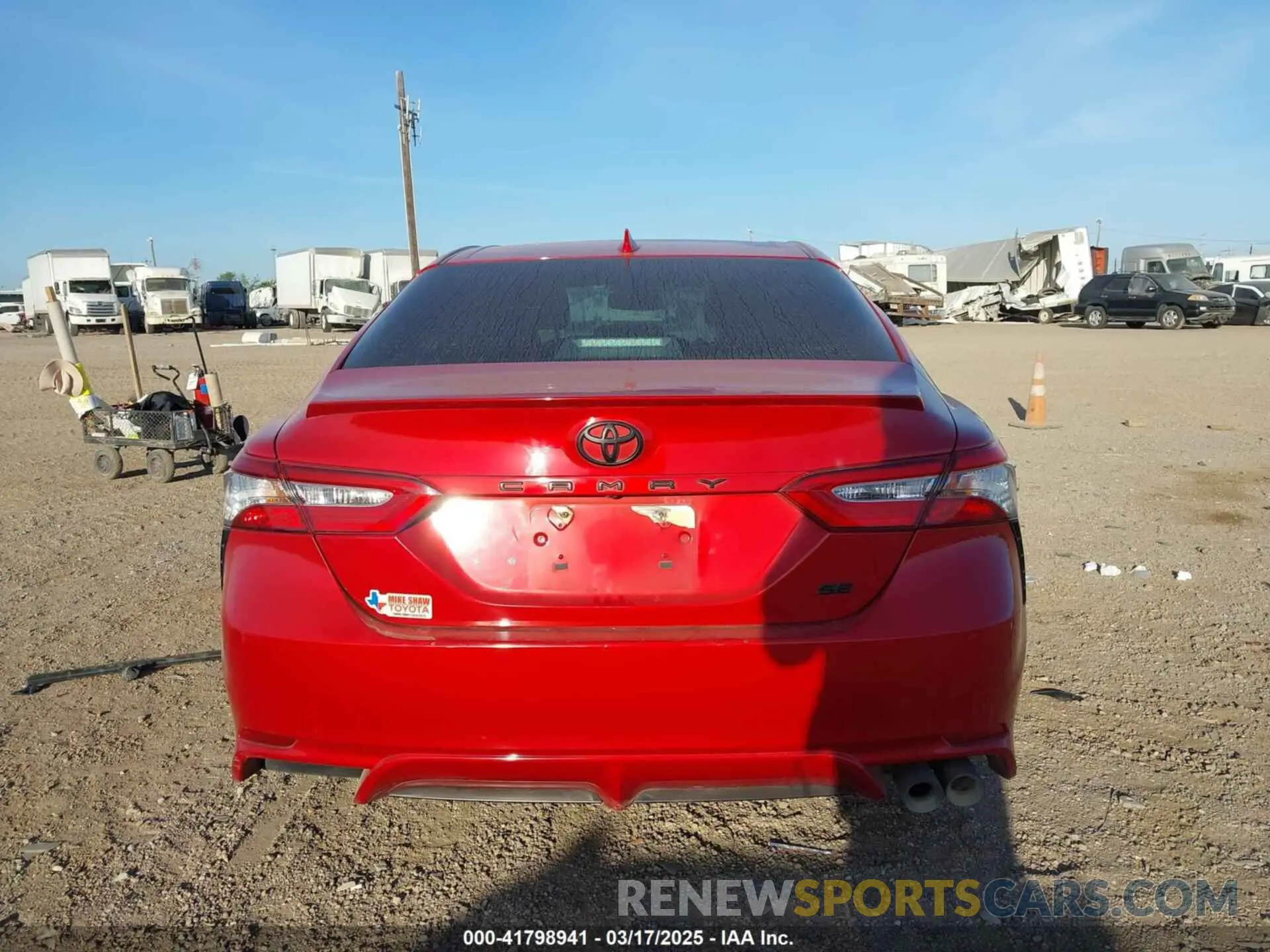17 Photograph of a damaged car 4T1B11HK2KU281100 TOYOTA CAMRY 2019