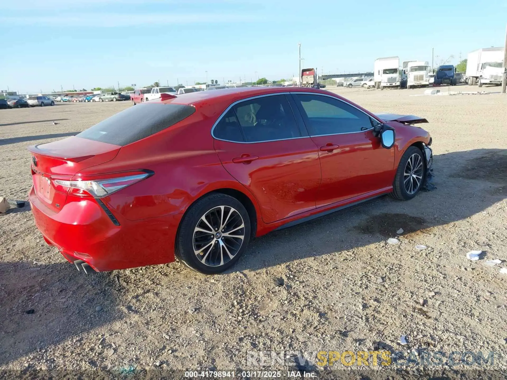 4 Photograph of a damaged car 4T1B11HK2KU281100 TOYOTA CAMRY 2019