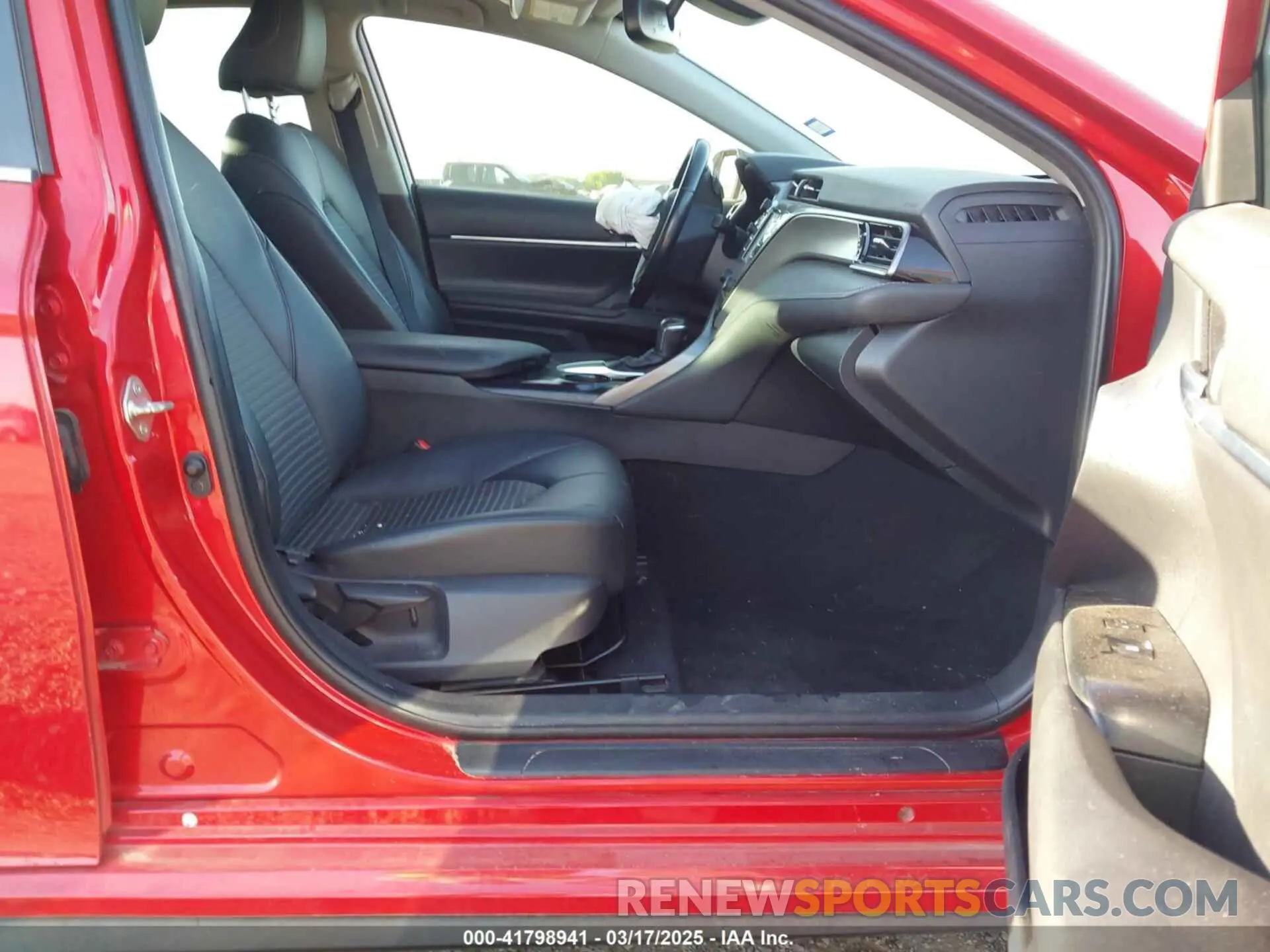 5 Photograph of a damaged car 4T1B11HK2KU281100 TOYOTA CAMRY 2019