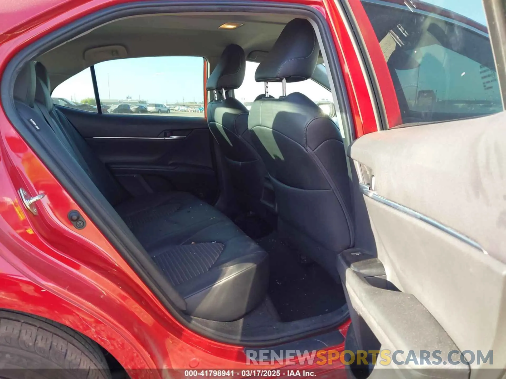 8 Photograph of a damaged car 4T1B11HK2KU281100 TOYOTA CAMRY 2019