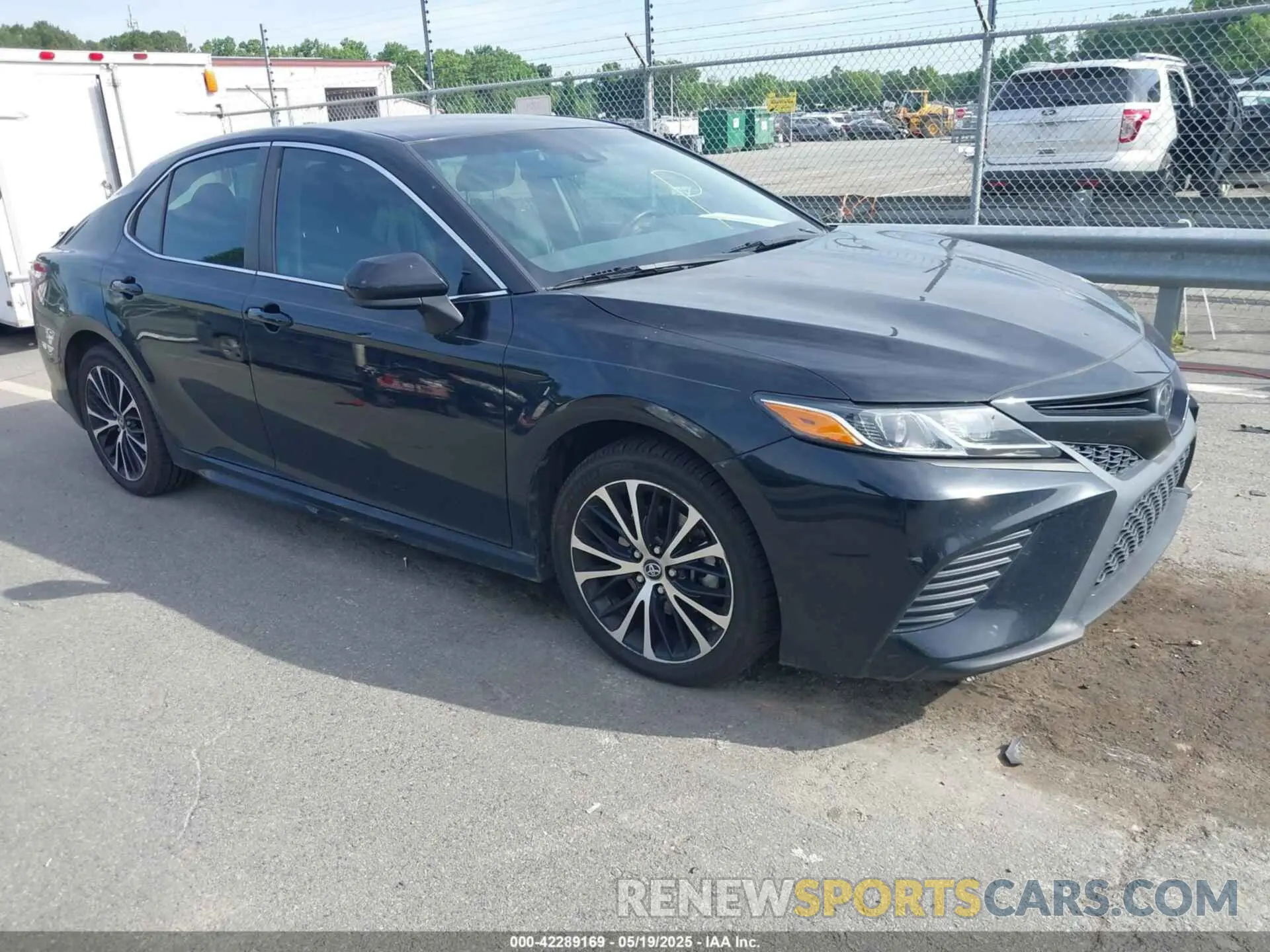 1 Photograph of a damaged car 4T1B11HK2KU281694 TOYOTA CAMRY 2019
