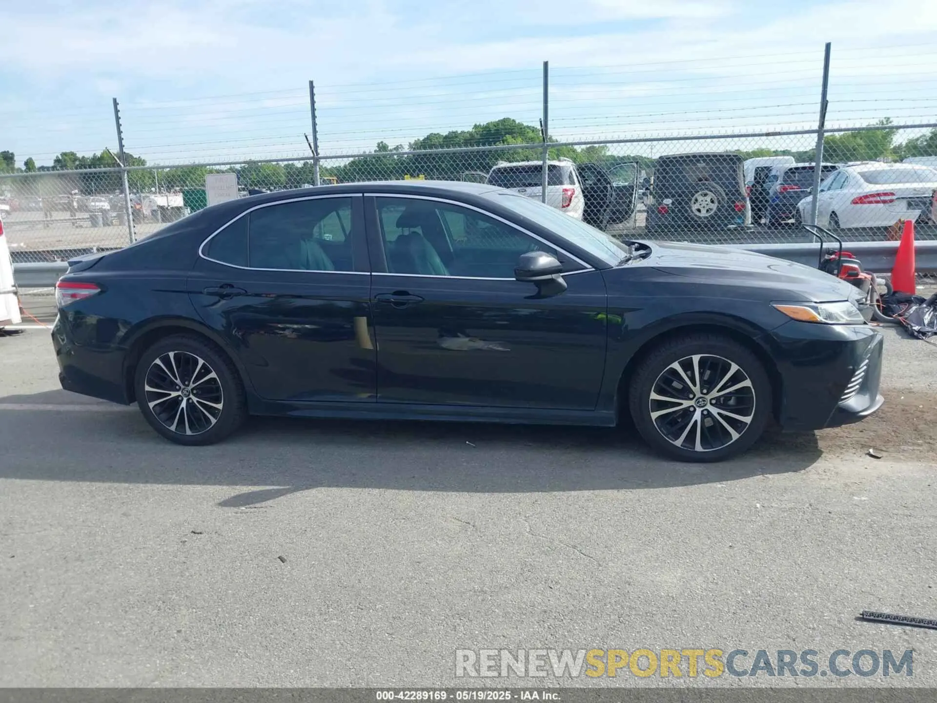 13 Photograph of a damaged car 4T1B11HK2KU281694 TOYOTA CAMRY 2019