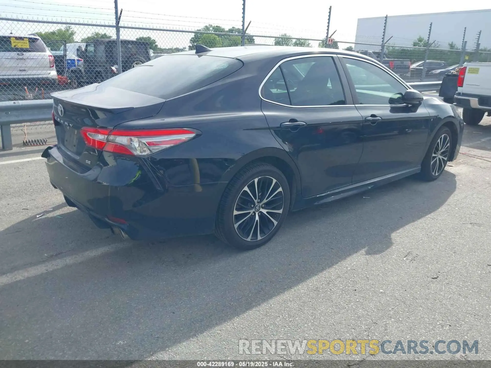4 Photograph of a damaged car 4T1B11HK2KU281694 TOYOTA CAMRY 2019