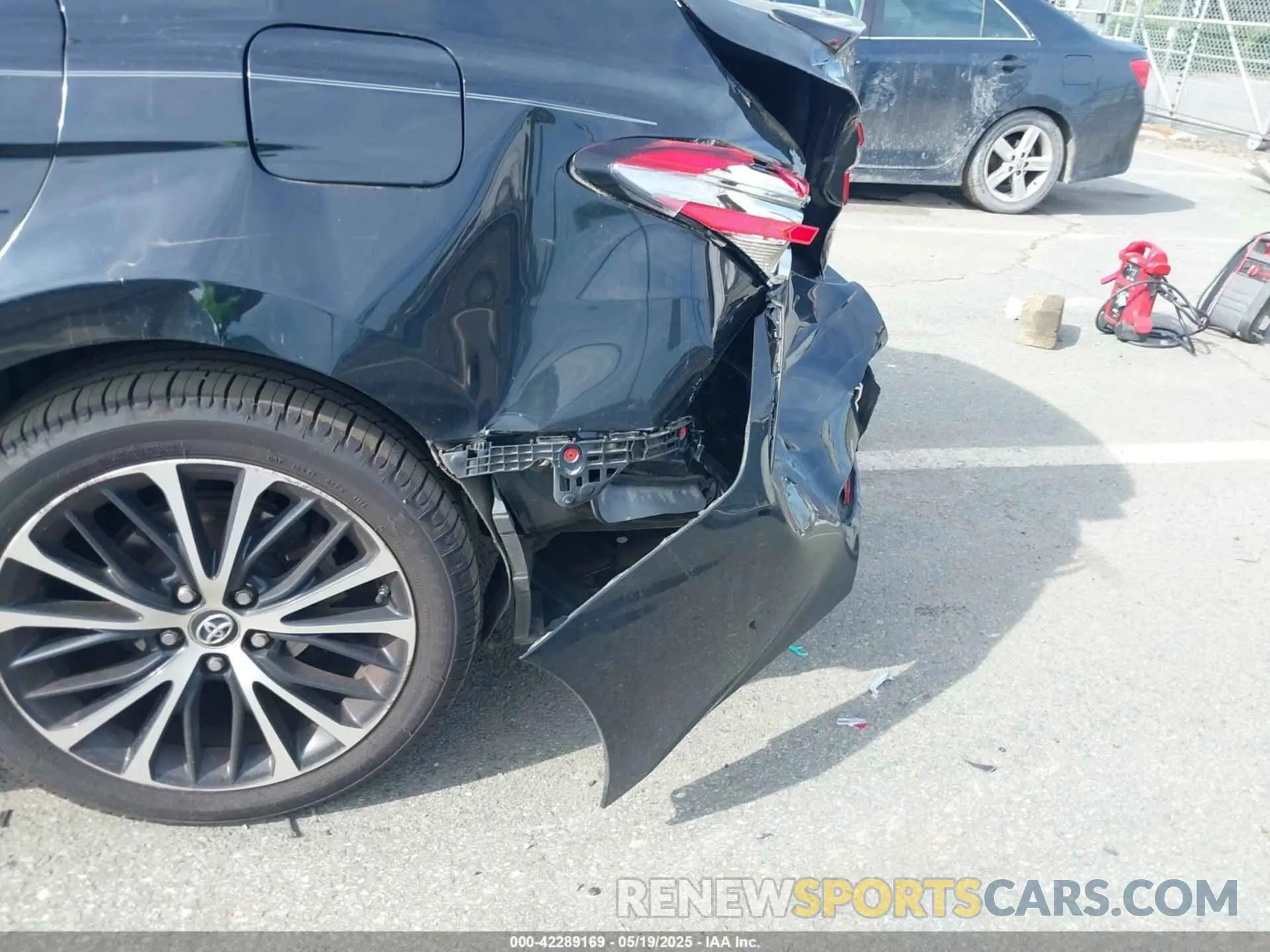 6 Photograph of a damaged car 4T1B11HK2KU281694 TOYOTA CAMRY 2019