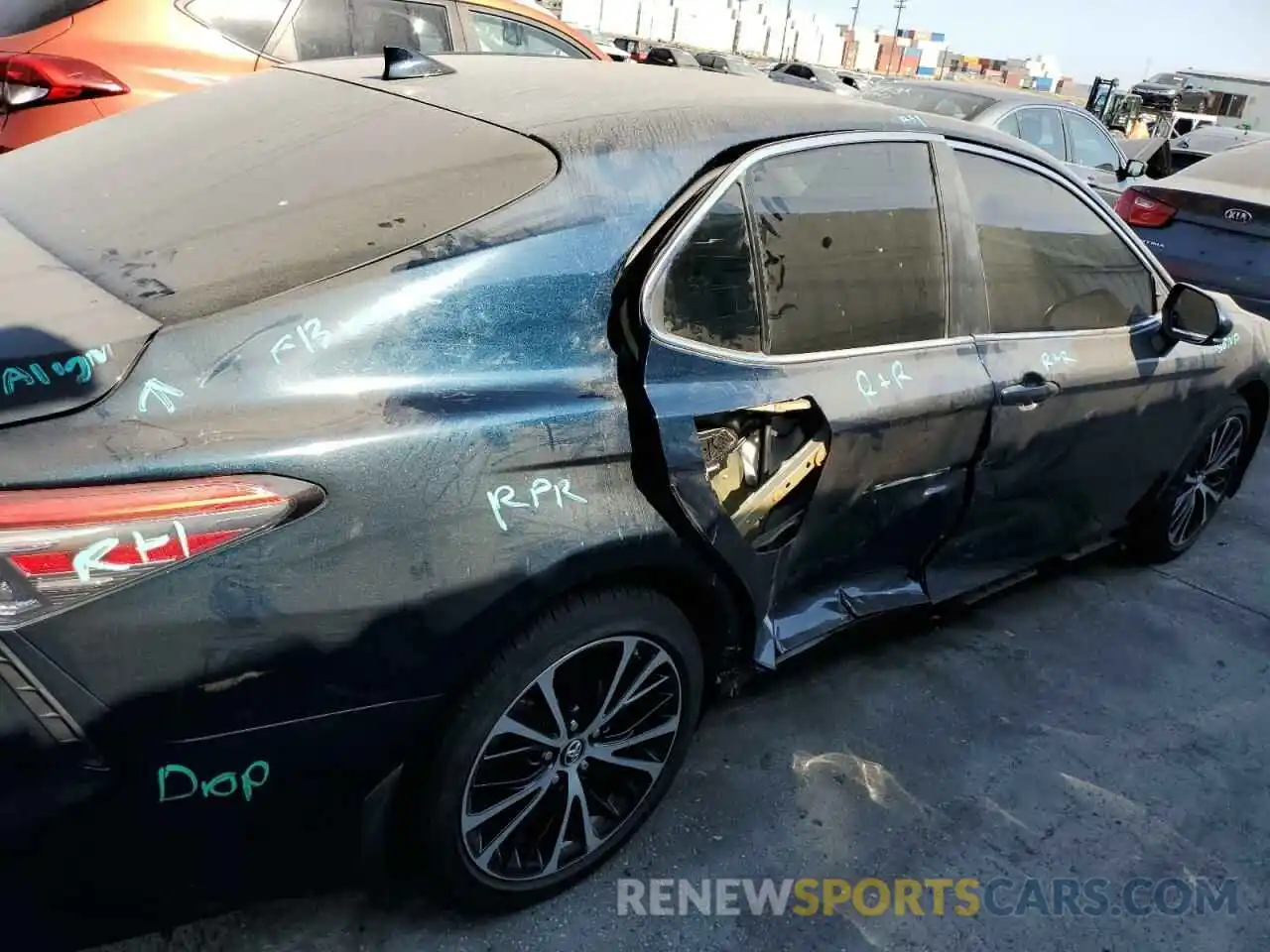 9 Photograph of a damaged car 4T1B11HK2KU282666 TOYOTA CAMRY 2019