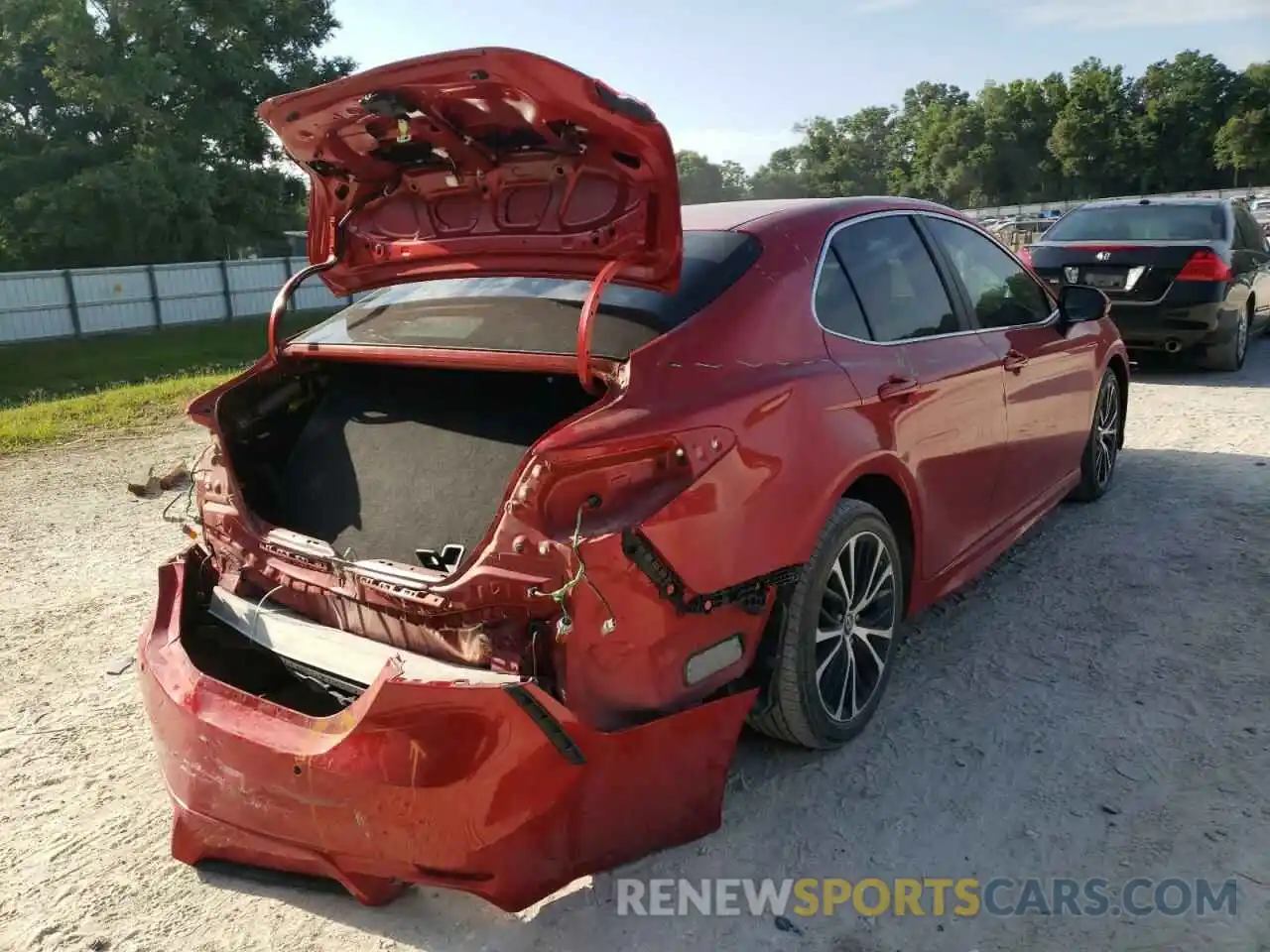 4 Photograph of a damaged car 4T1B11HK2KU283039 TOYOTA CAMRY 2019