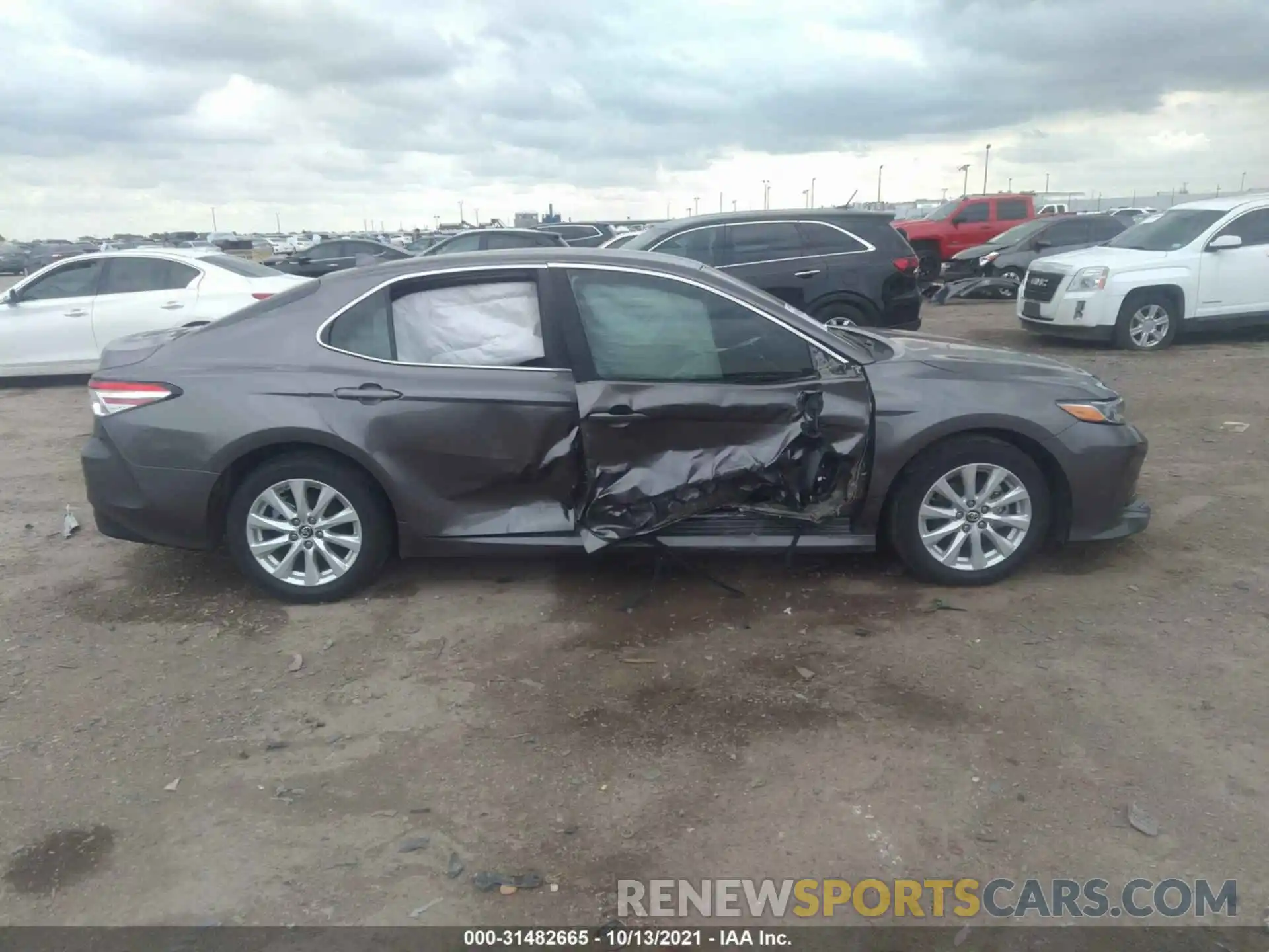 6 Photograph of a damaged car 4T1B11HK2KU284546 TOYOTA CAMRY 2019