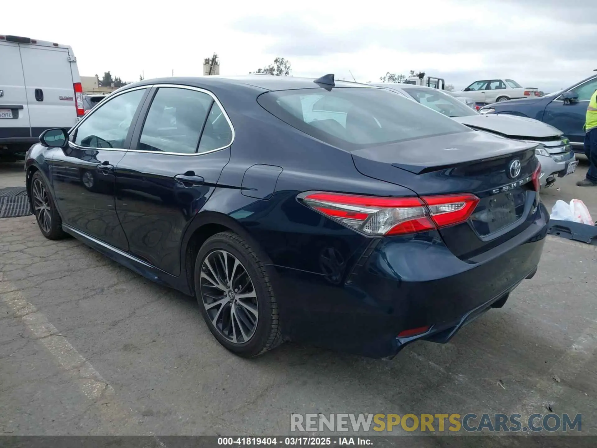 3 Photograph of a damaged car 4T1B11HK2KU288984 TOYOTA CAMRY 2019