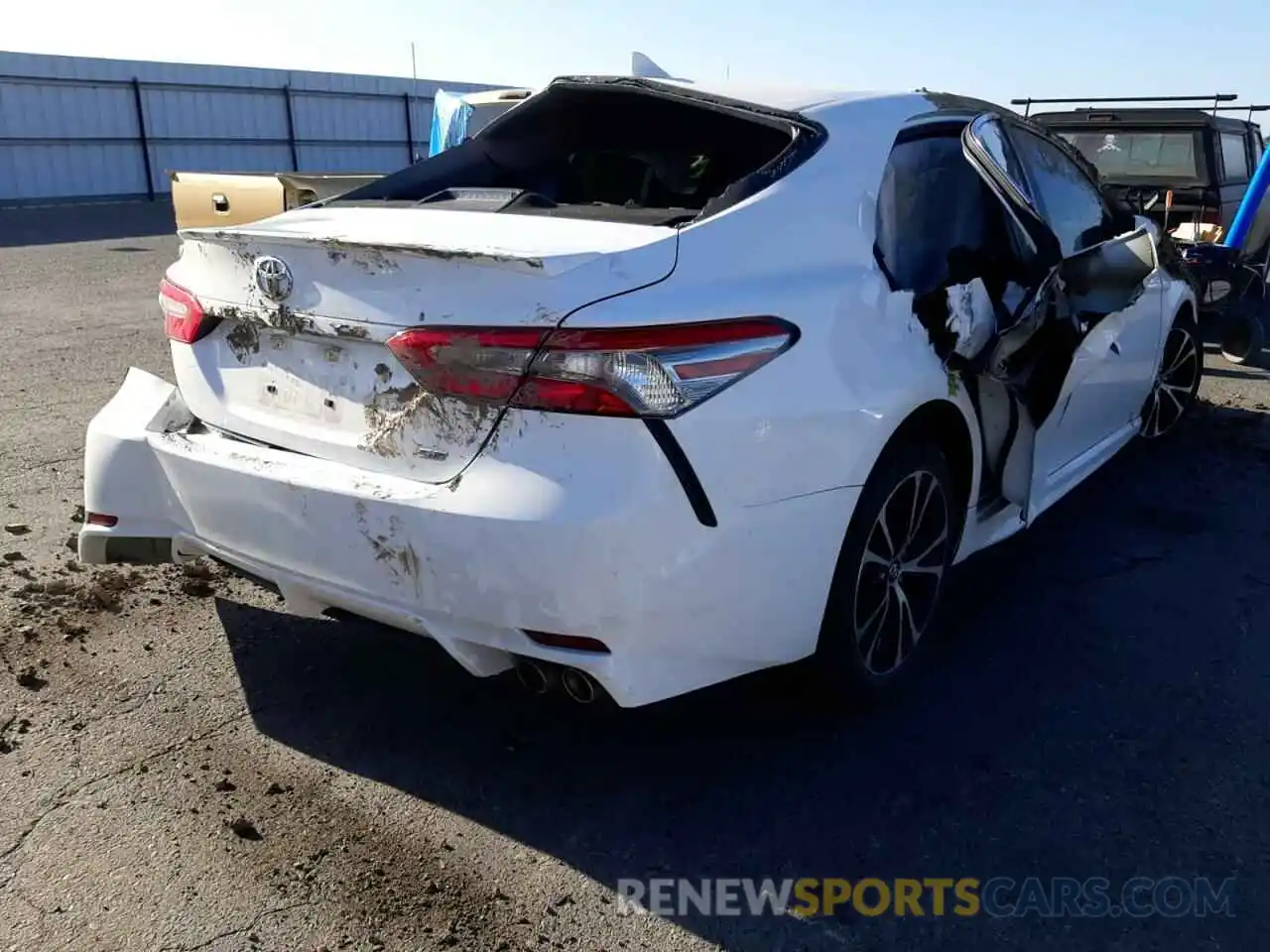 4 Photograph of a damaged car 4T1B11HK2KU679360 TOYOTA CAMRY 2019