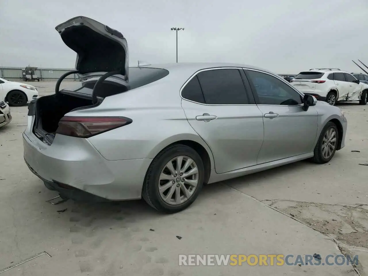 3 Photograph of a damaged car 4T1B11HK2KU680105 TOYOTA CAMRY 2019