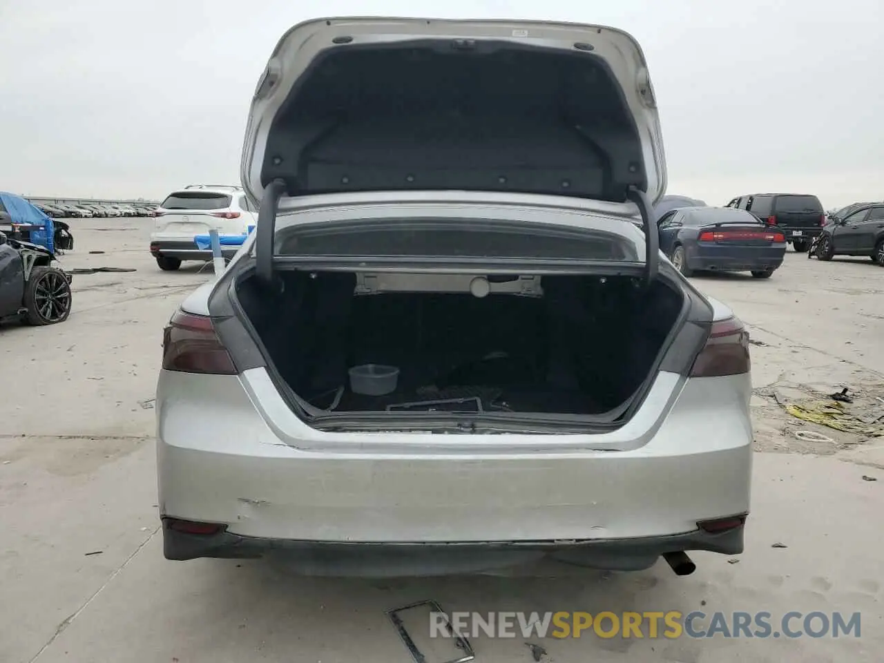 6 Photograph of a damaged car 4T1B11HK2KU680105 TOYOTA CAMRY 2019