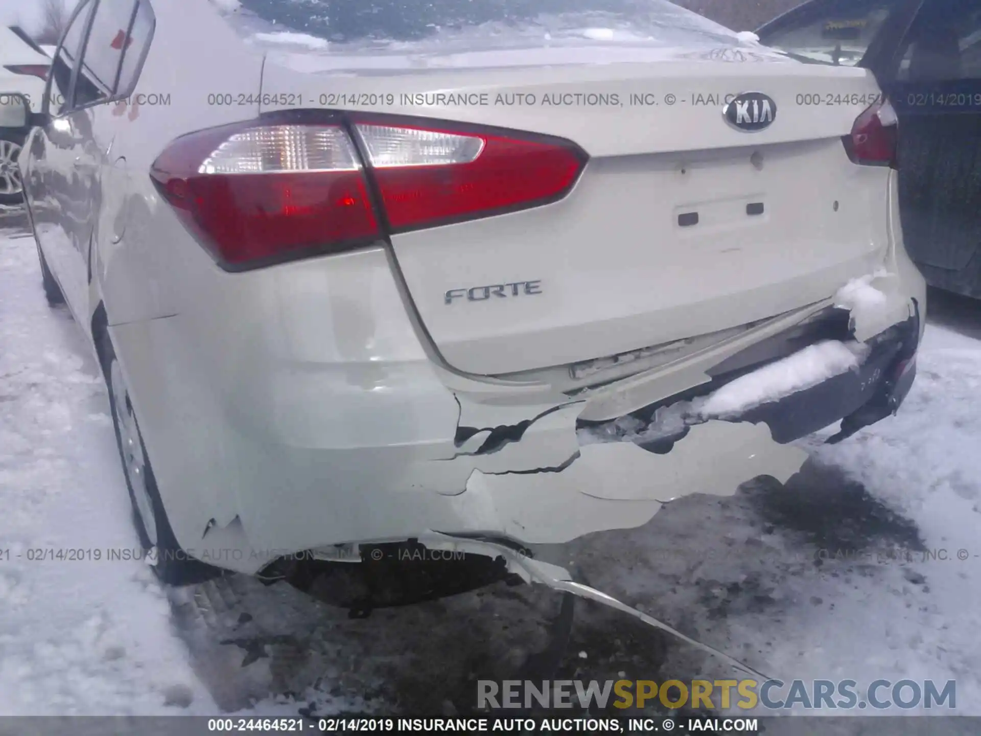 6 Photograph of a damaged car 4T1B11HK2KU680802 TOYOTA CAMRY 2019