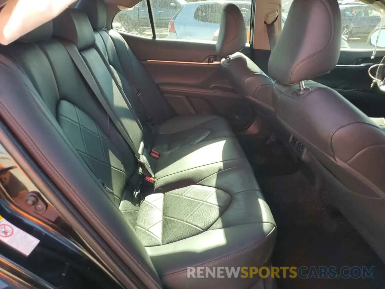 11 Photograph of a damaged car 4T1B11HK2KU695042 TOYOTA CAMRY 2019