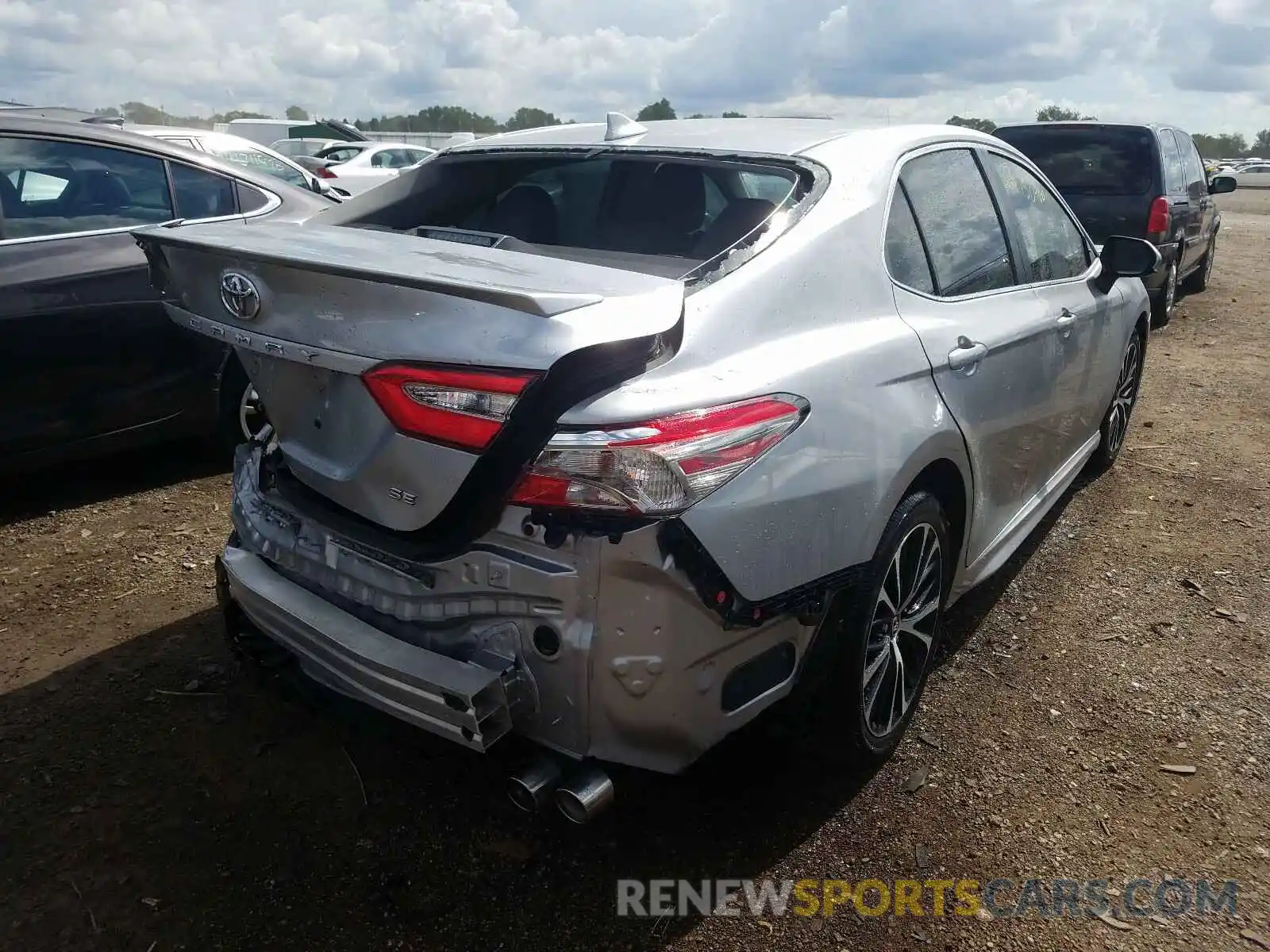 4 Photograph of a damaged car 4T1B11HK2KU696935 TOYOTA CAMRY 2019