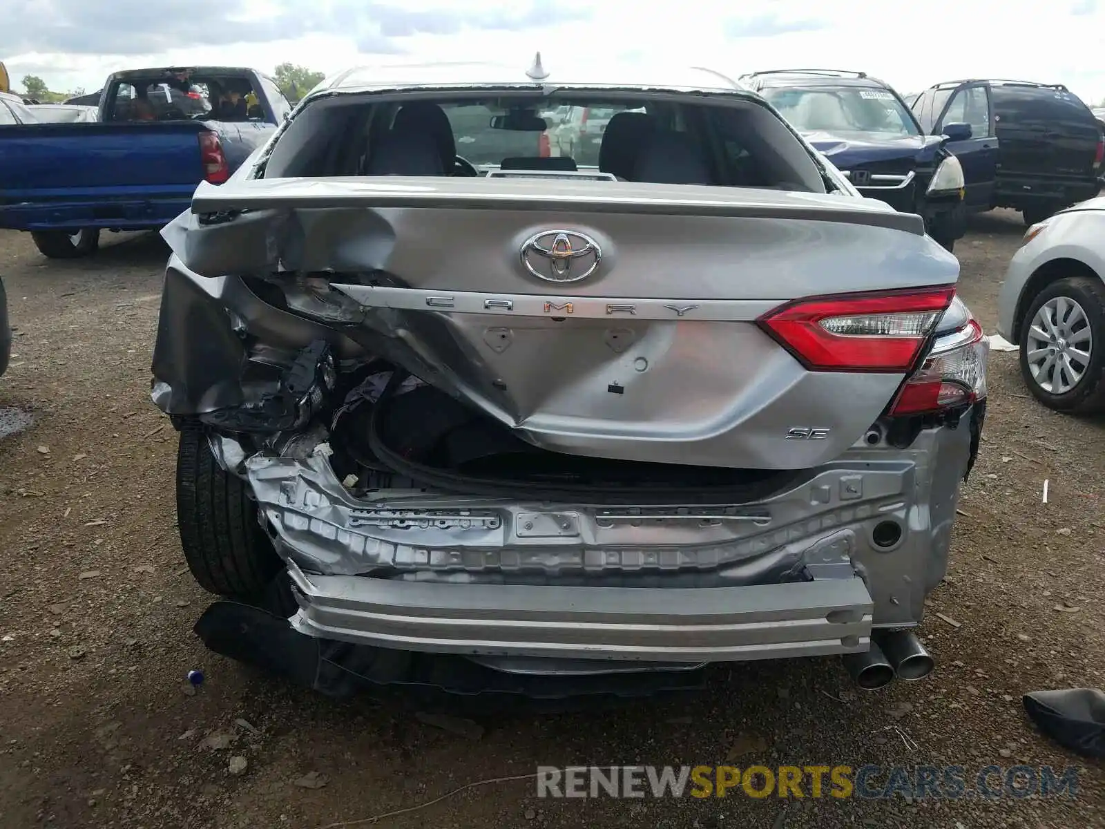 9 Photograph of a damaged car 4T1B11HK2KU696935 TOYOTA CAMRY 2019