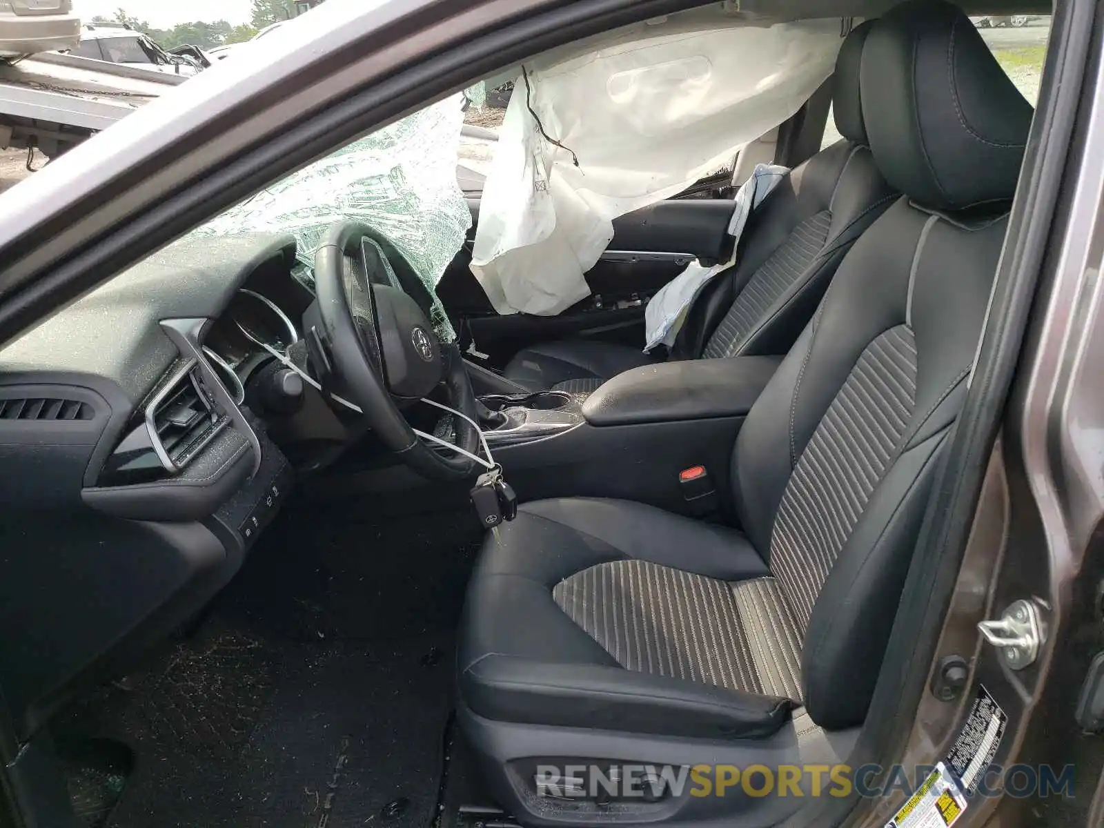 5 Photograph of a damaged car 4T1B11HK2KU697910 TOYOTA CAMRY 2019