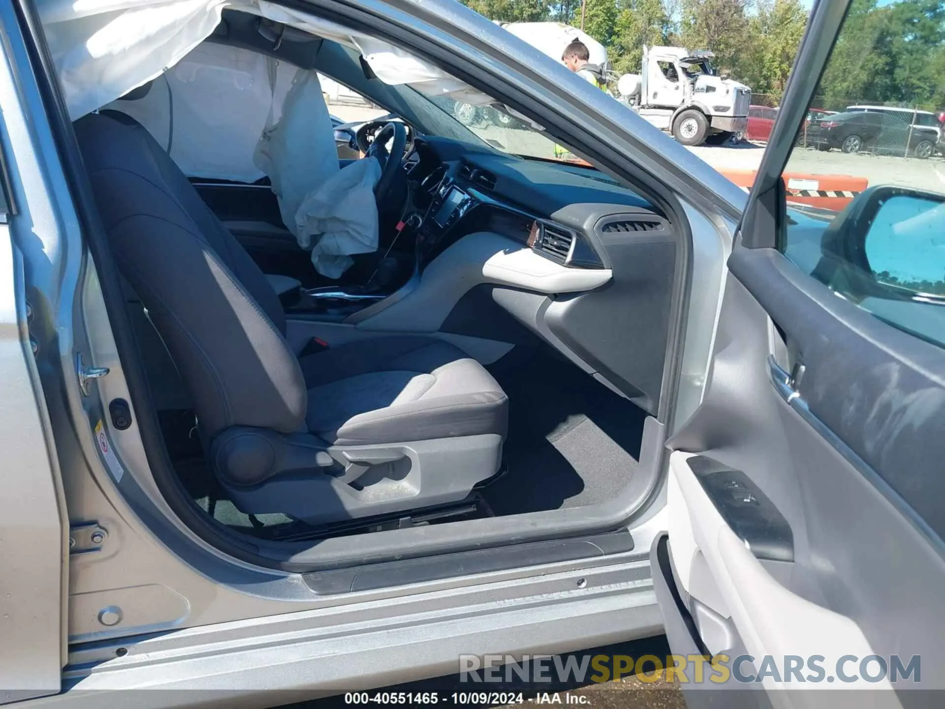 5 Photograph of a damaged car 4T1B11HK2KU698104 TOYOTA CAMRY 2019