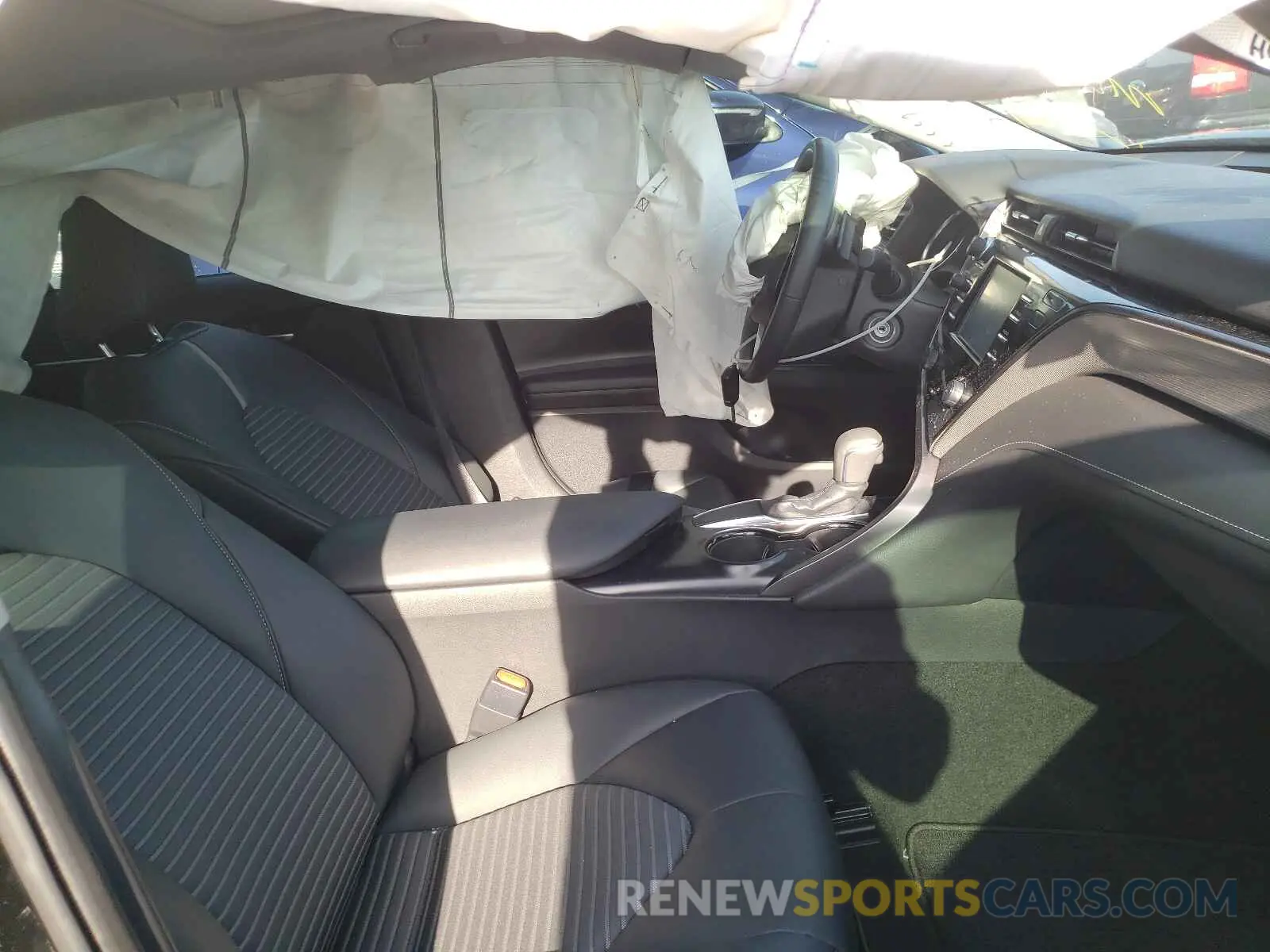 5 Photograph of a damaged car 4T1B11HK2KU708839 TOYOTA CAMRY 2019