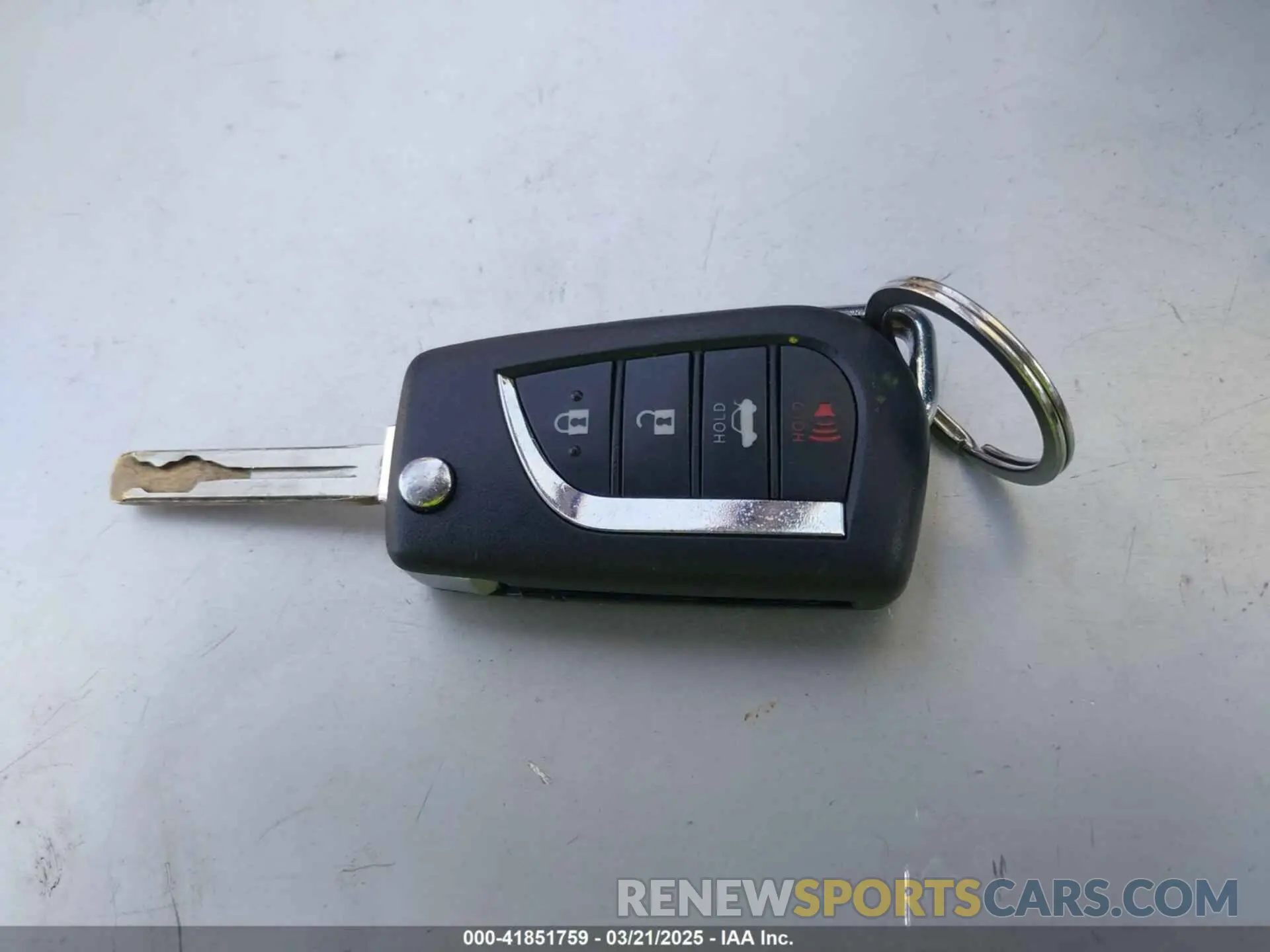 11 Photograph of a damaged car 4T1B11HK2KU710252 TOYOTA CAMRY 2019
