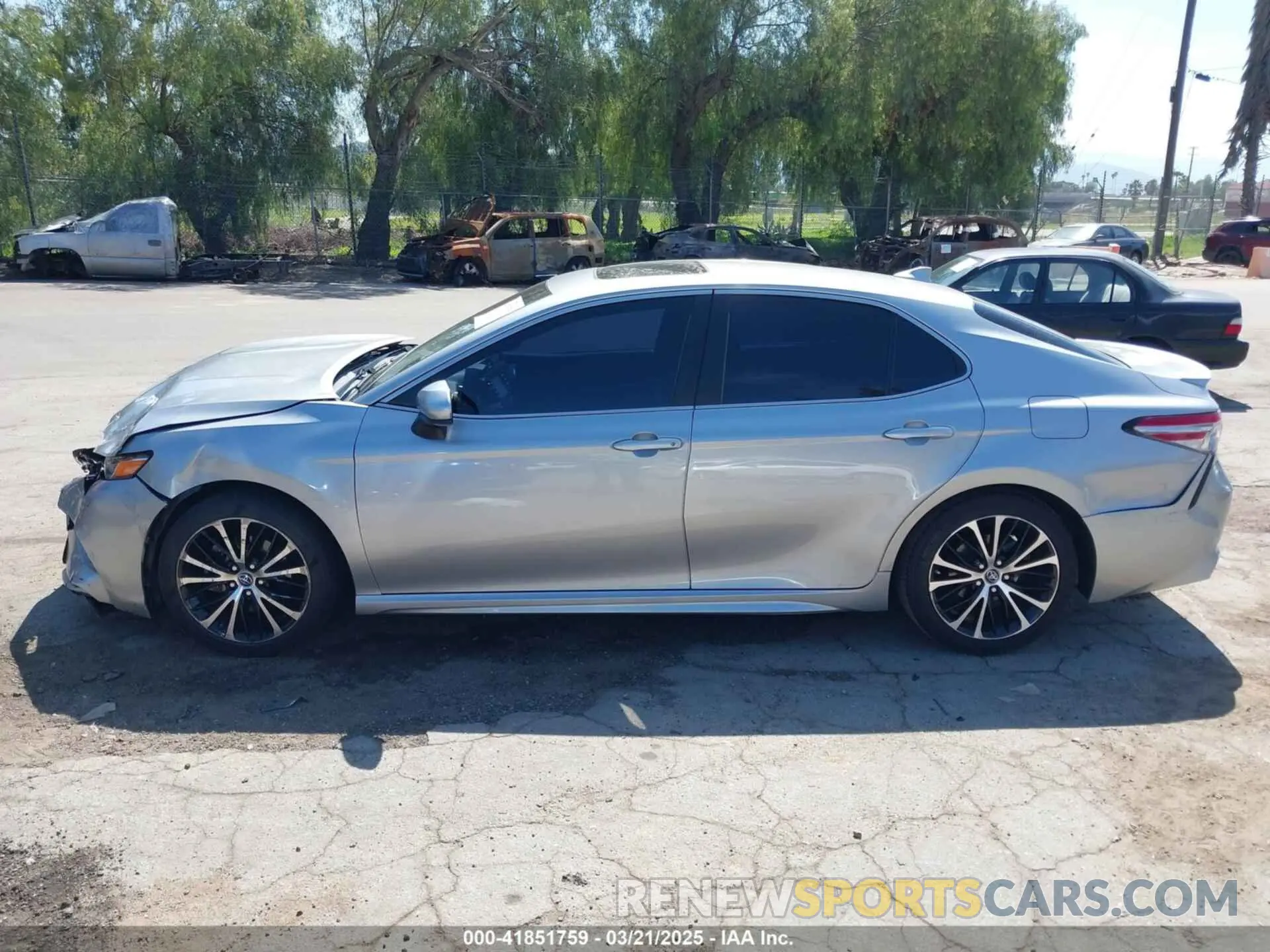 14 Photograph of a damaged car 4T1B11HK2KU710252 TOYOTA CAMRY 2019