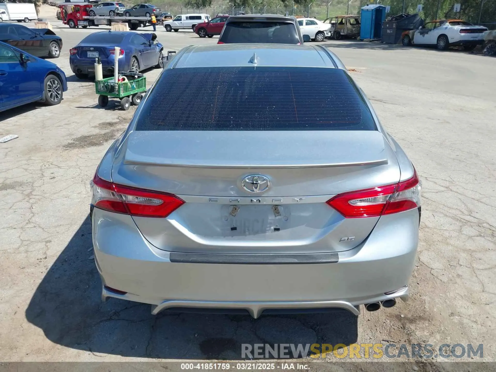 16 Photograph of a damaged car 4T1B11HK2KU710252 TOYOTA CAMRY 2019